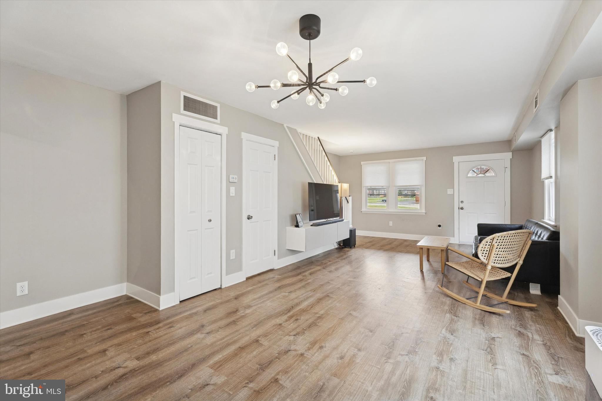 627 N FORREST AVENUE