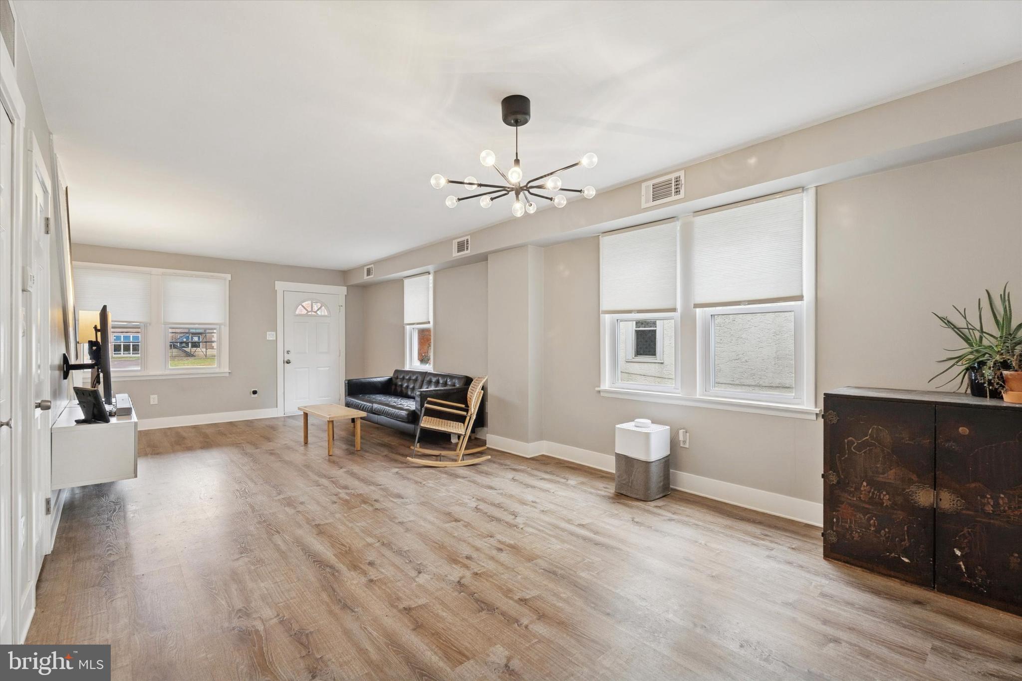 627 N FORREST AVENUE