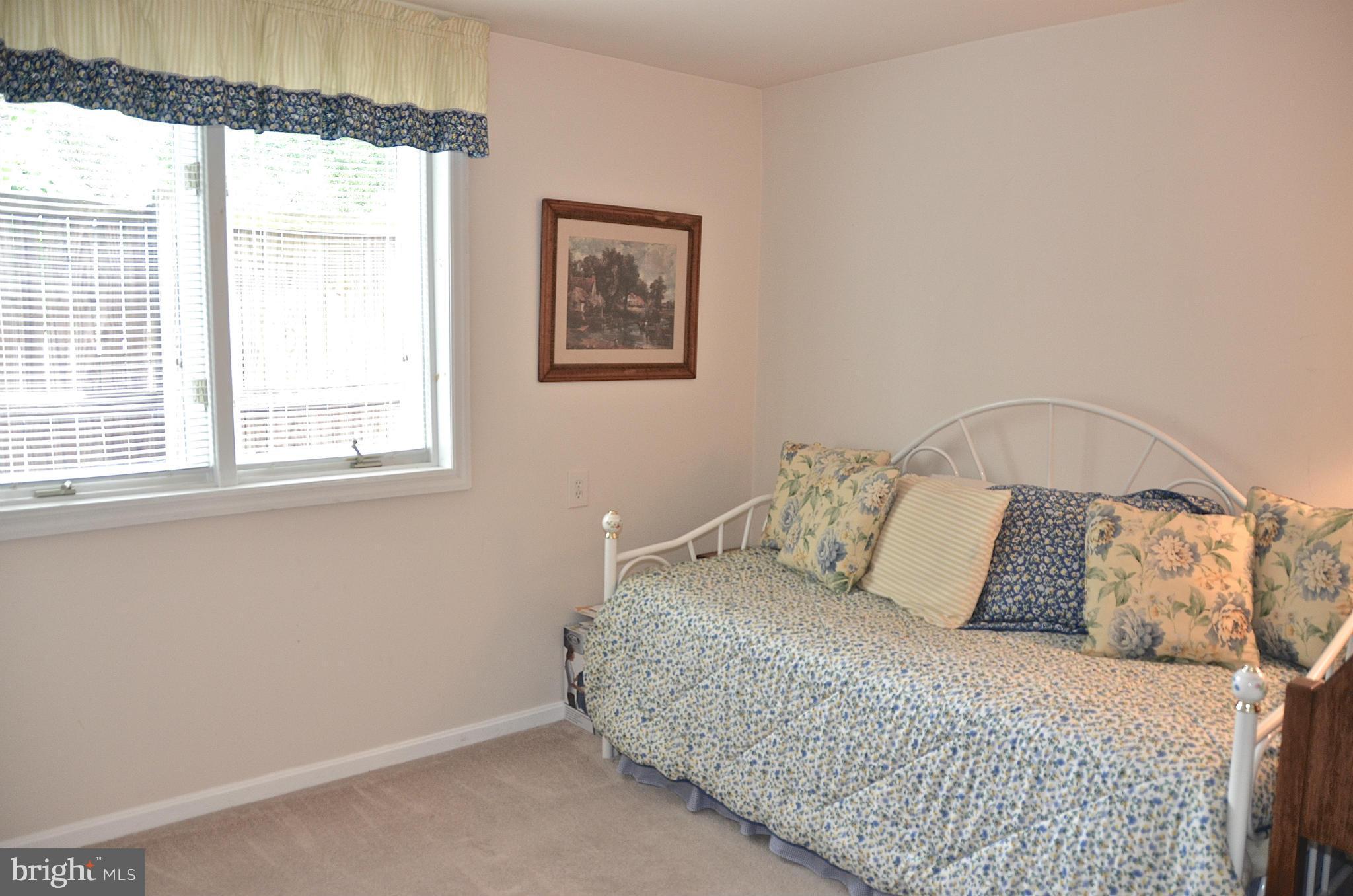 WOODLAND BEACH - Residential