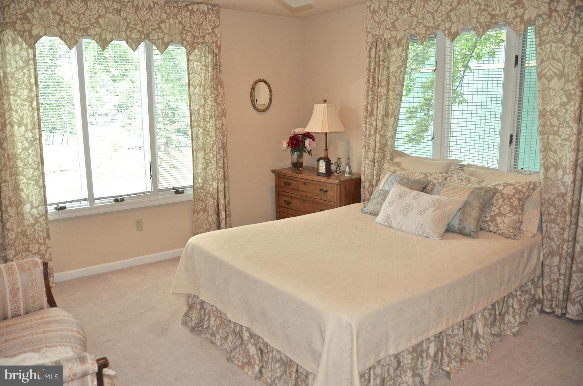 WOODLAND BEACH - Residential