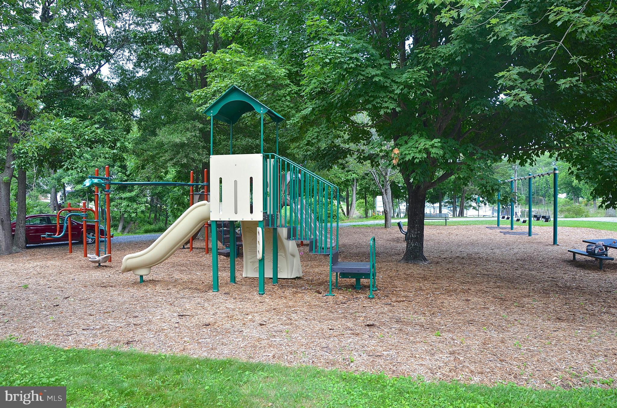 WOODLAND BEACH - Residential