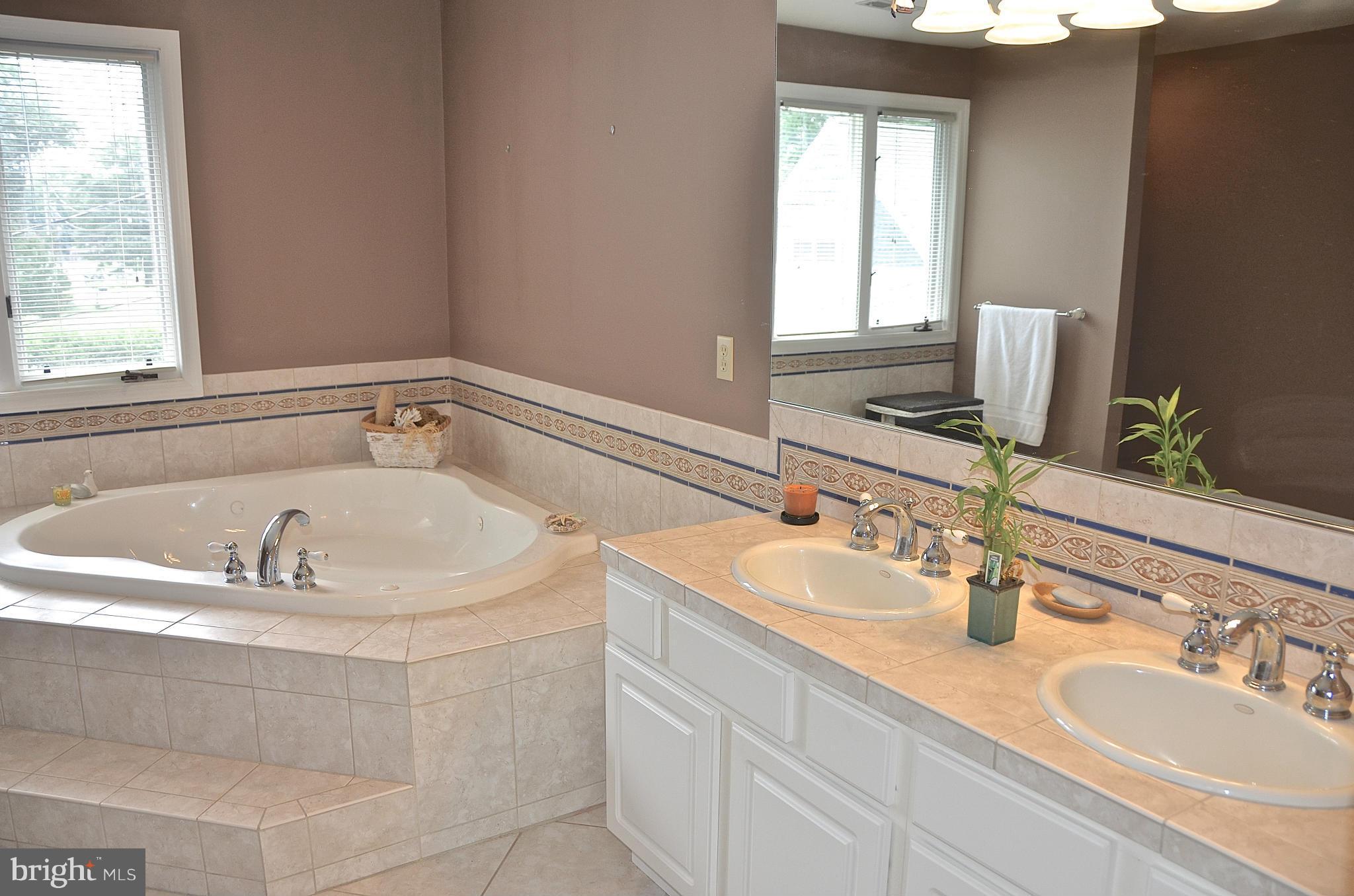 WOODLAND BEACH - Residential