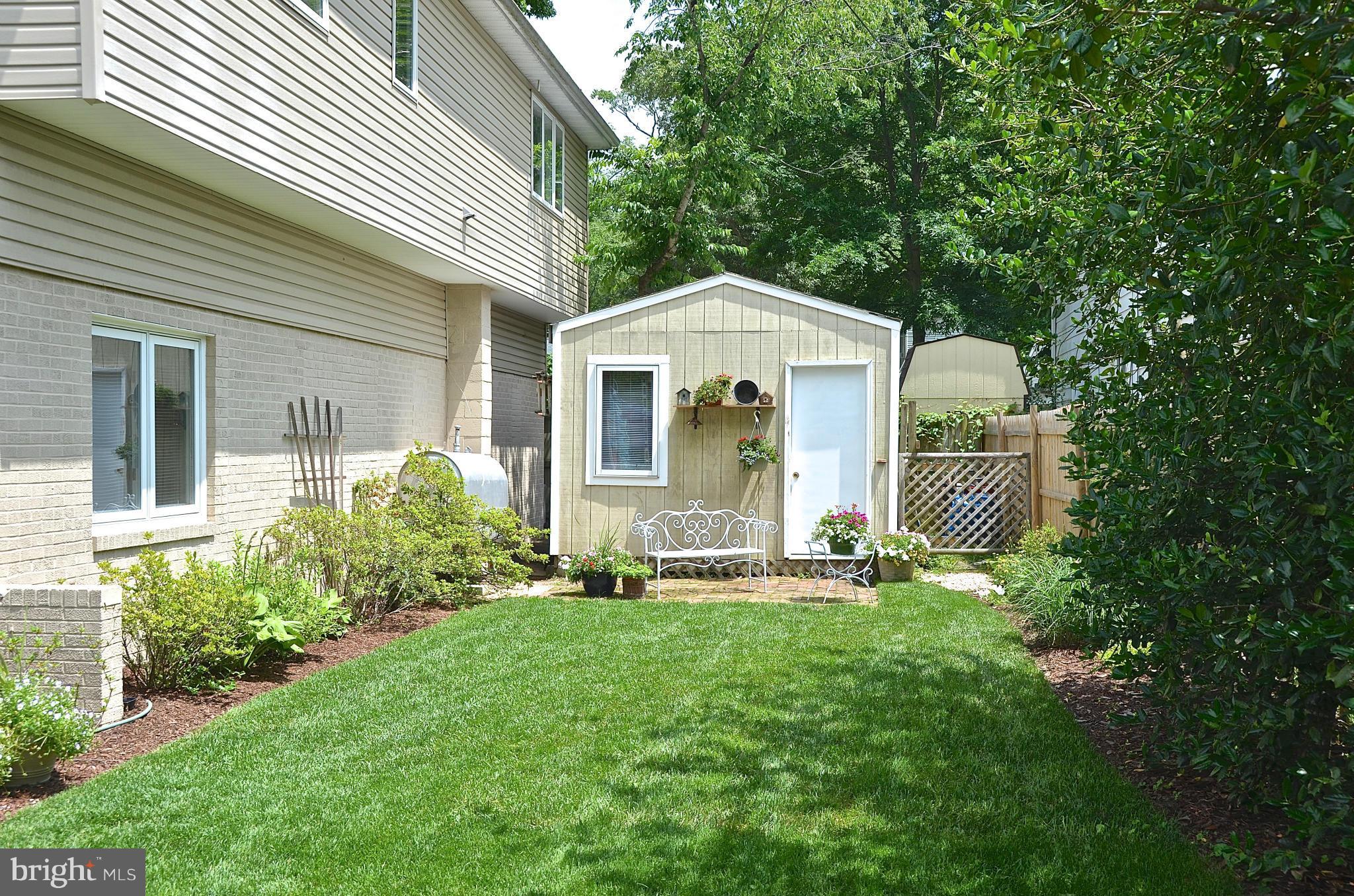 WOODLAND BEACH - Residential