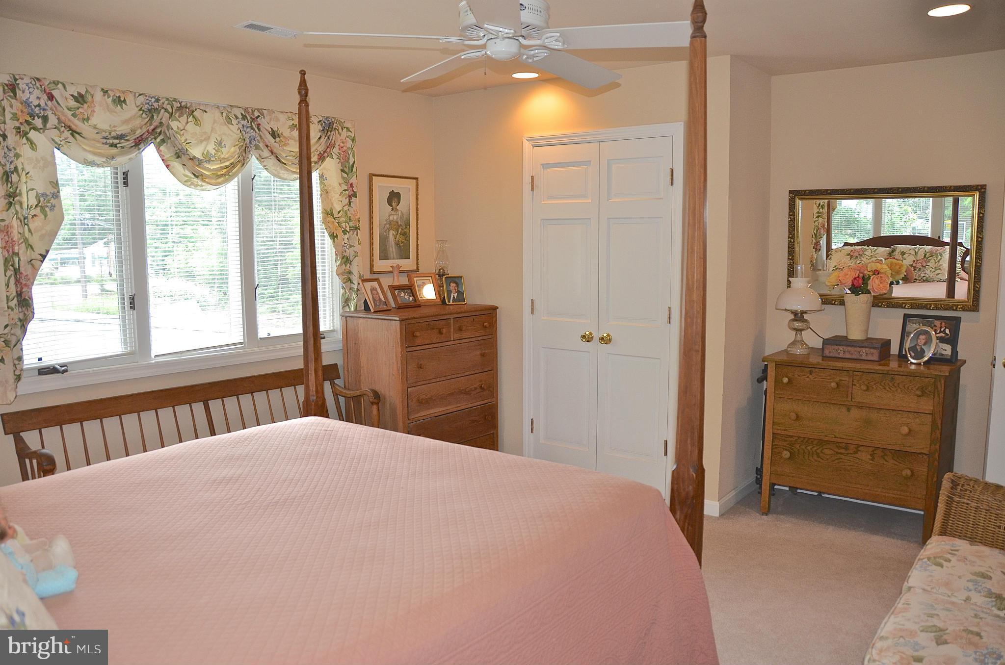 WOODLAND BEACH - Residential