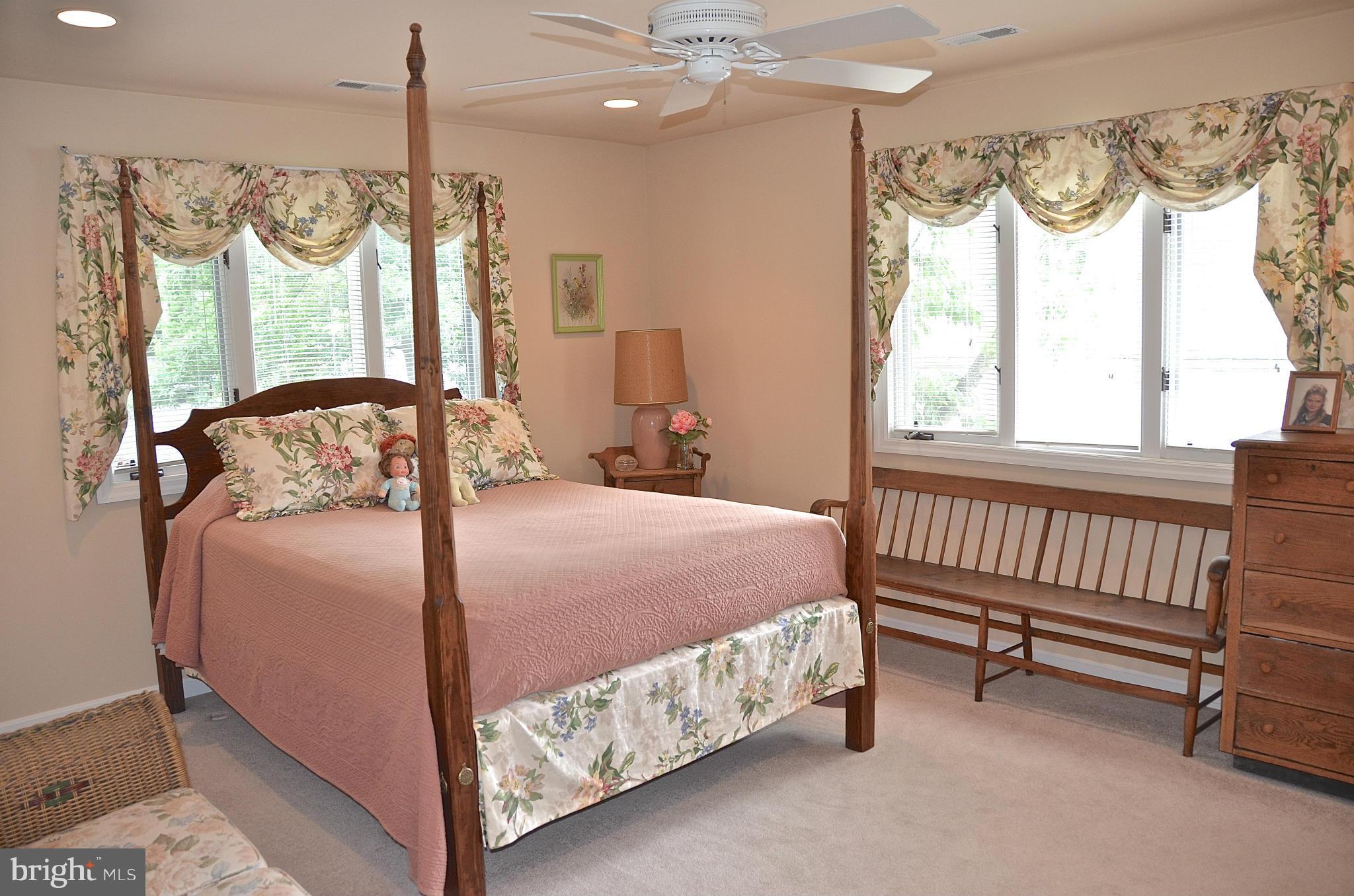 WOODLAND BEACH - Residential