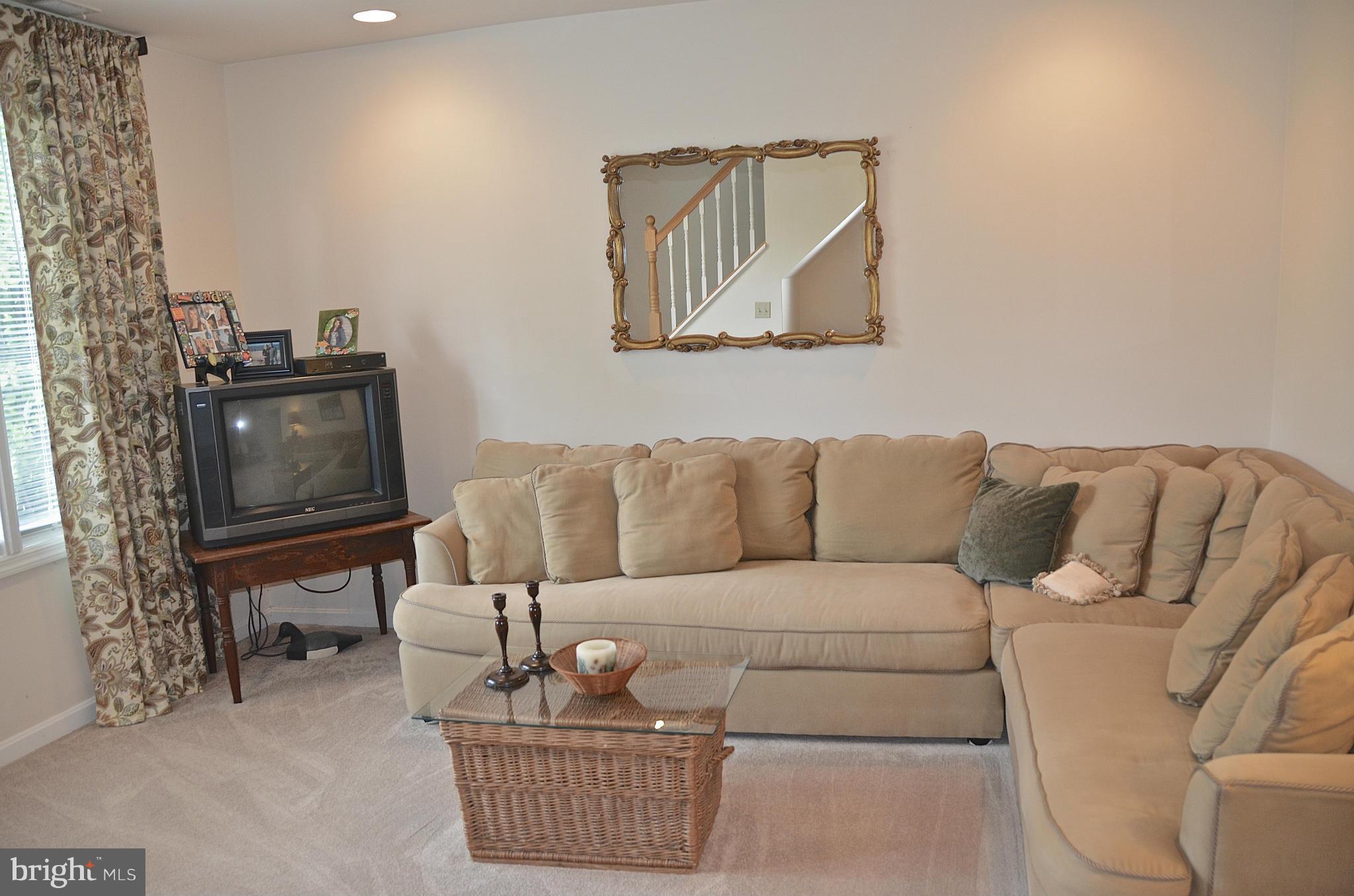 WOODLAND BEACH - Residential