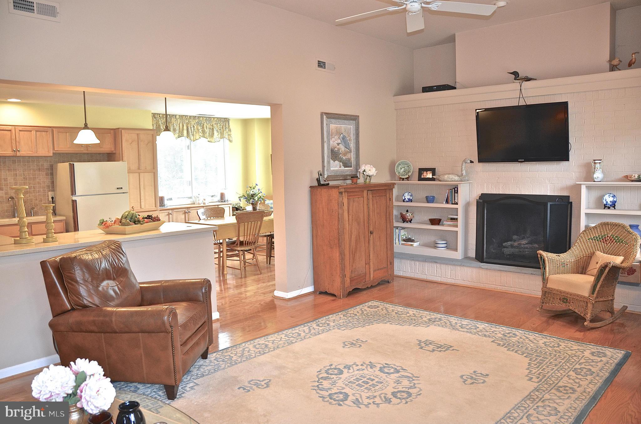 WOODLAND BEACH - Residential