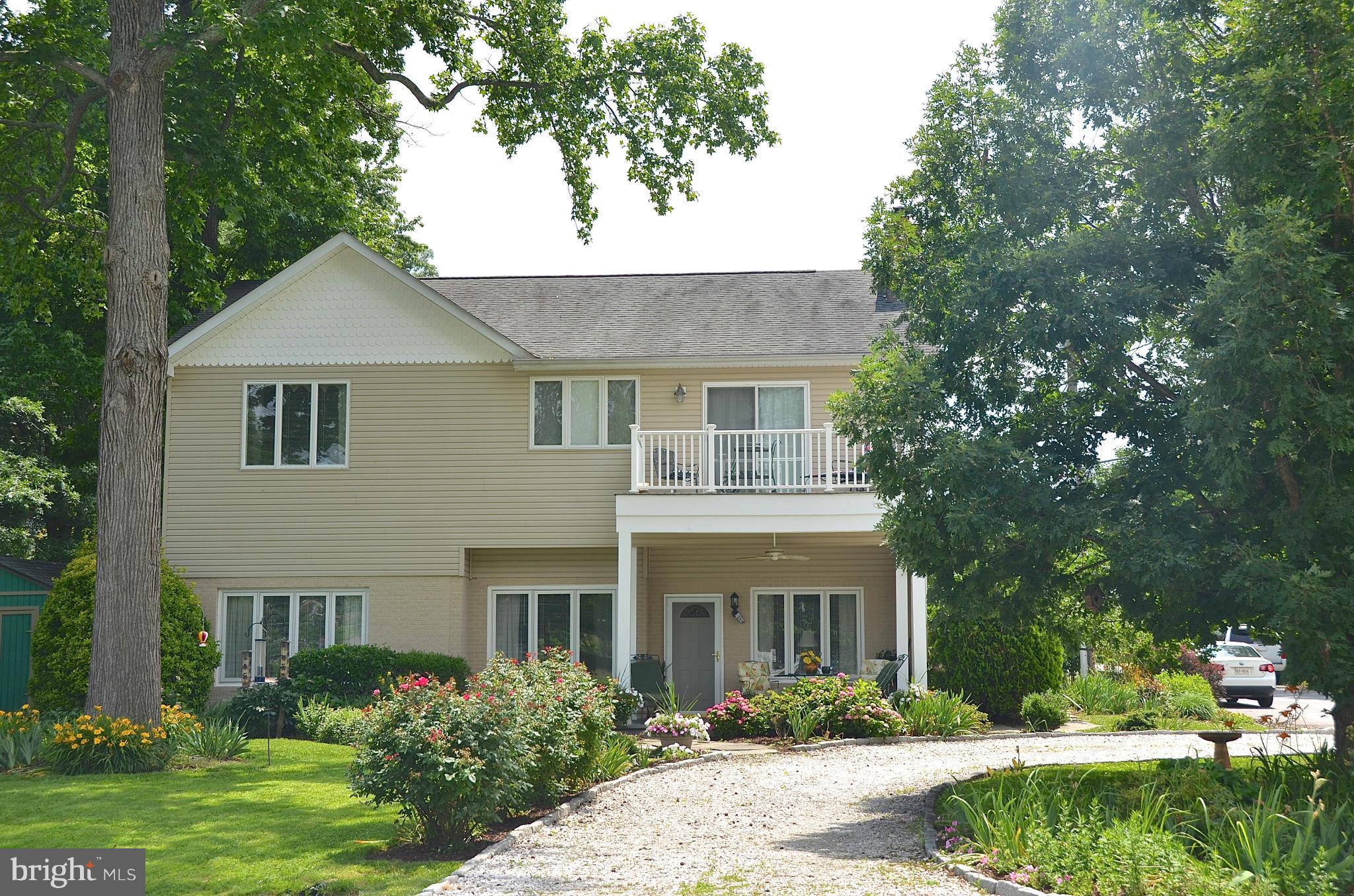 WOODLAND BEACH - Residential