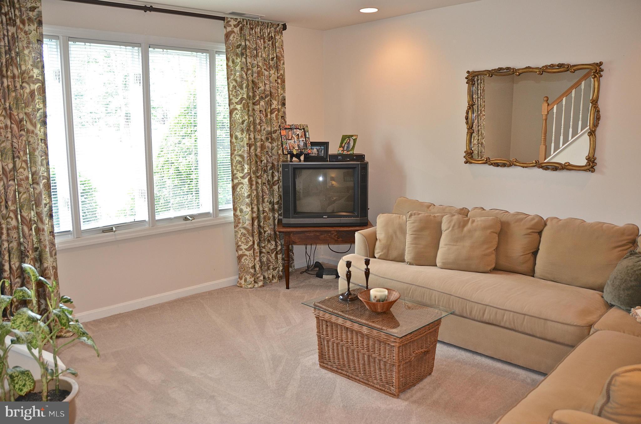 WOODLAND BEACH - Residential