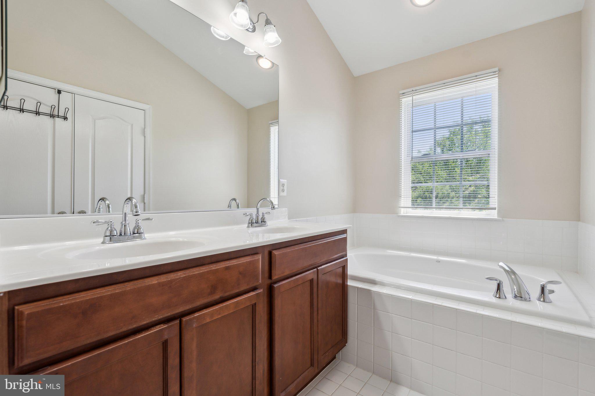 RIVER OAKS - Residential