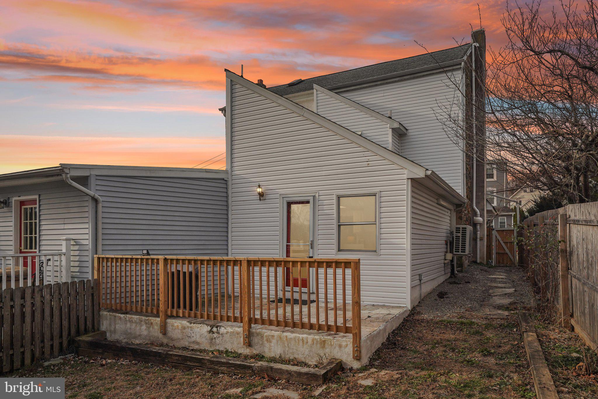 REBEL HILL - Residential