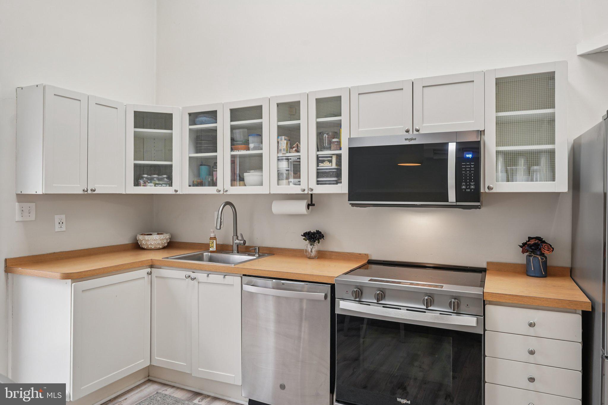 REBEL HILL - Residential