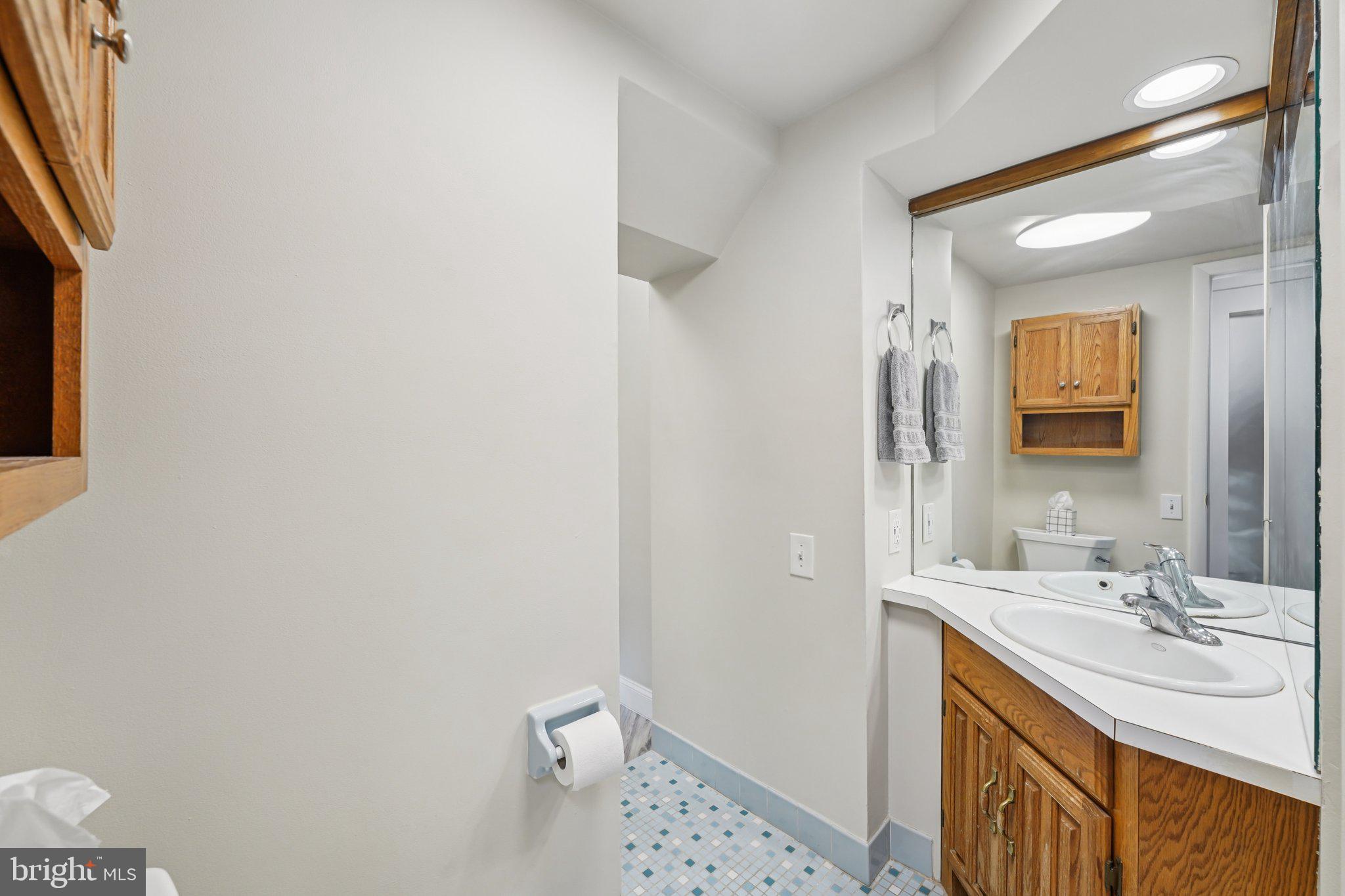 REBEL HILL - Residential