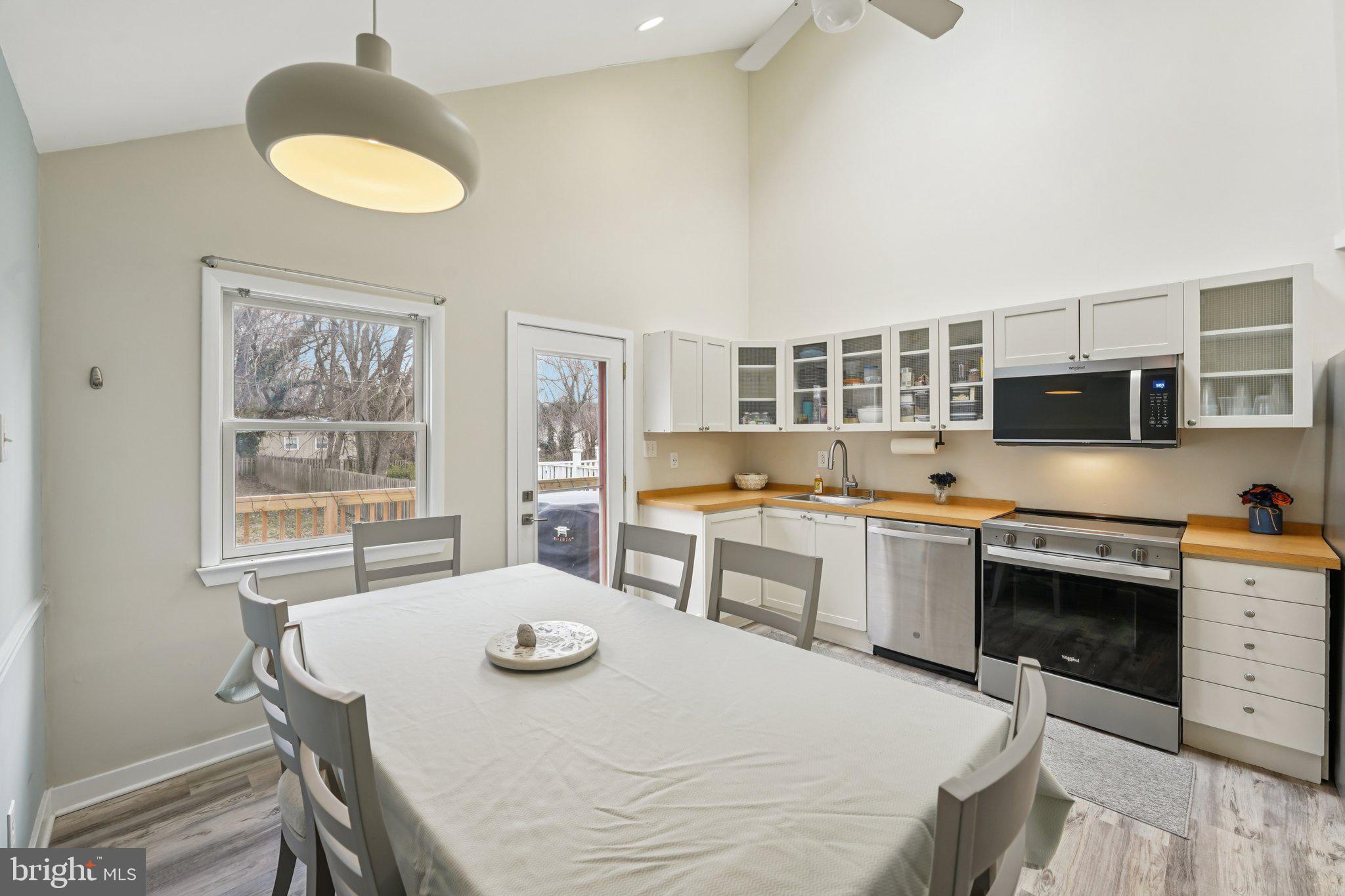 REBEL HILL - Residential