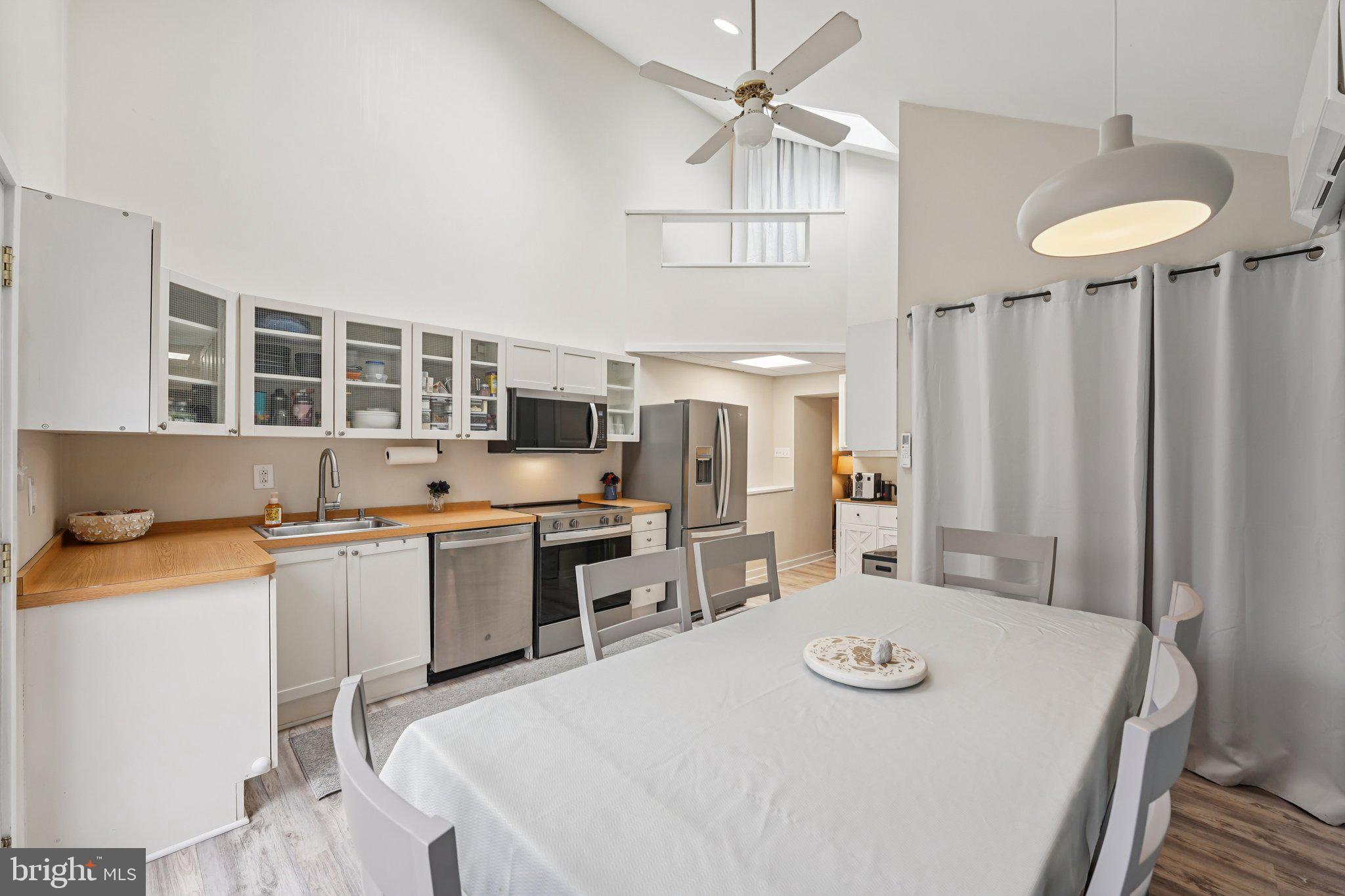 REBEL HILL - Residential