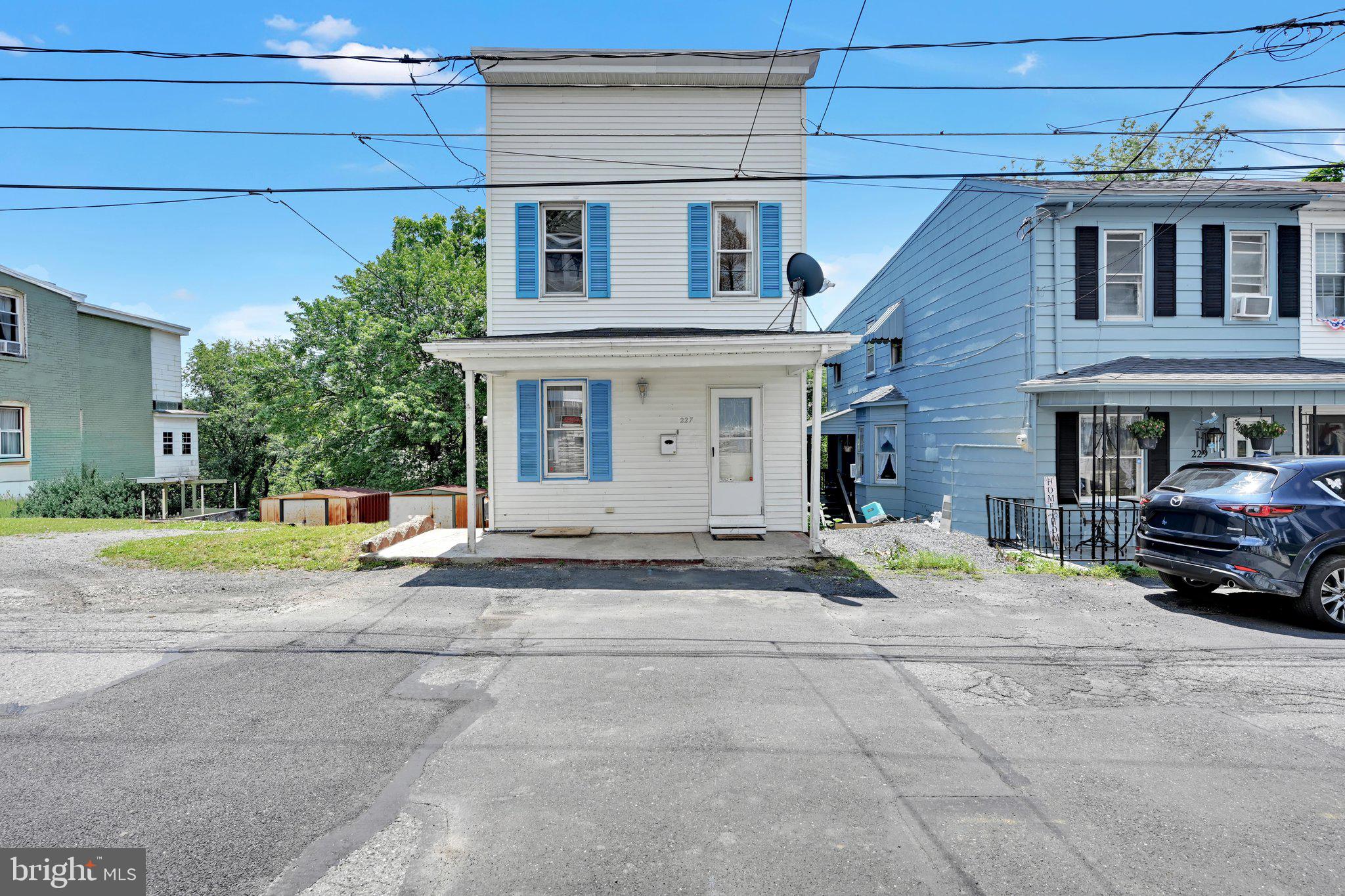 227 WALLACE STREET