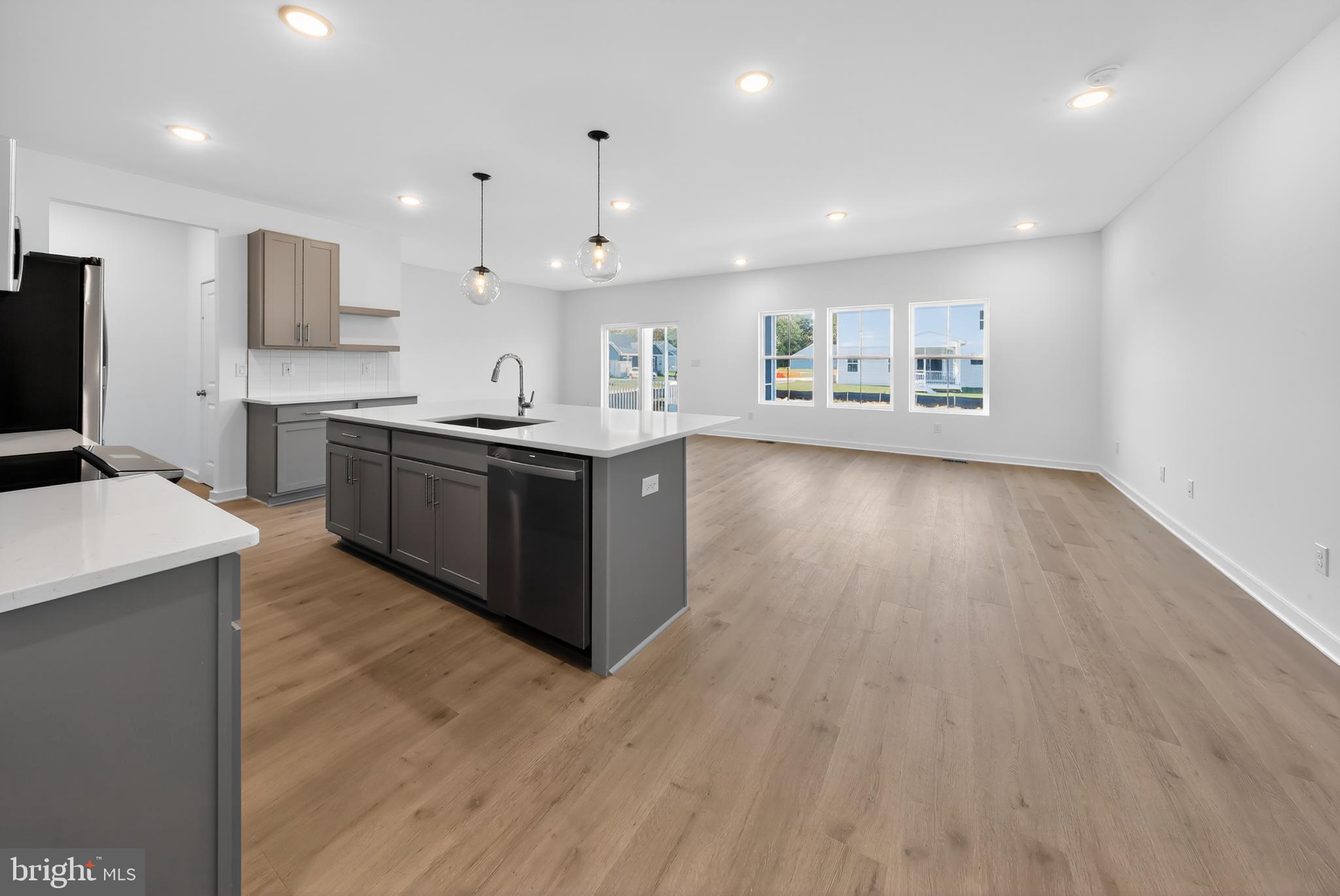 CAPTAINS WAY - Residential