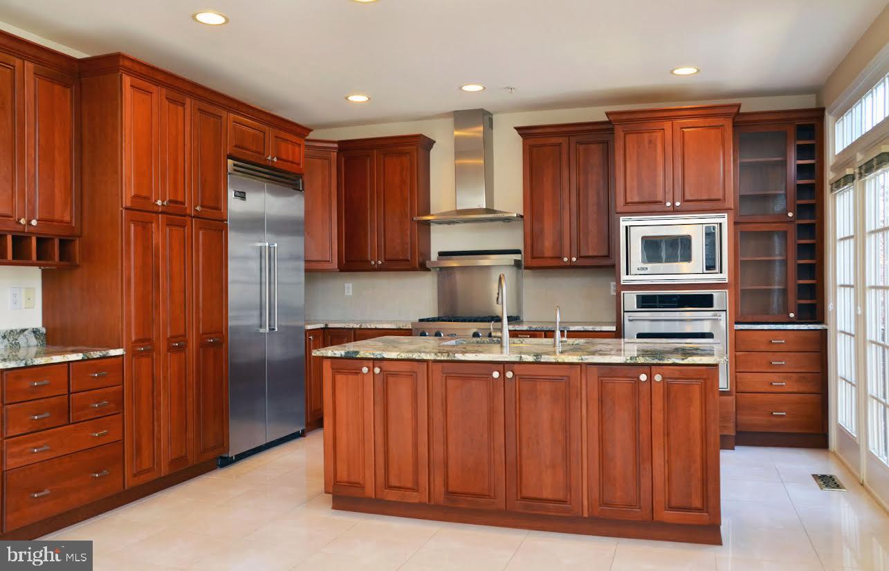 811 OAK KNOLL TERRACE