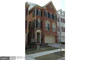 811 OAK KNOLL TERRACE