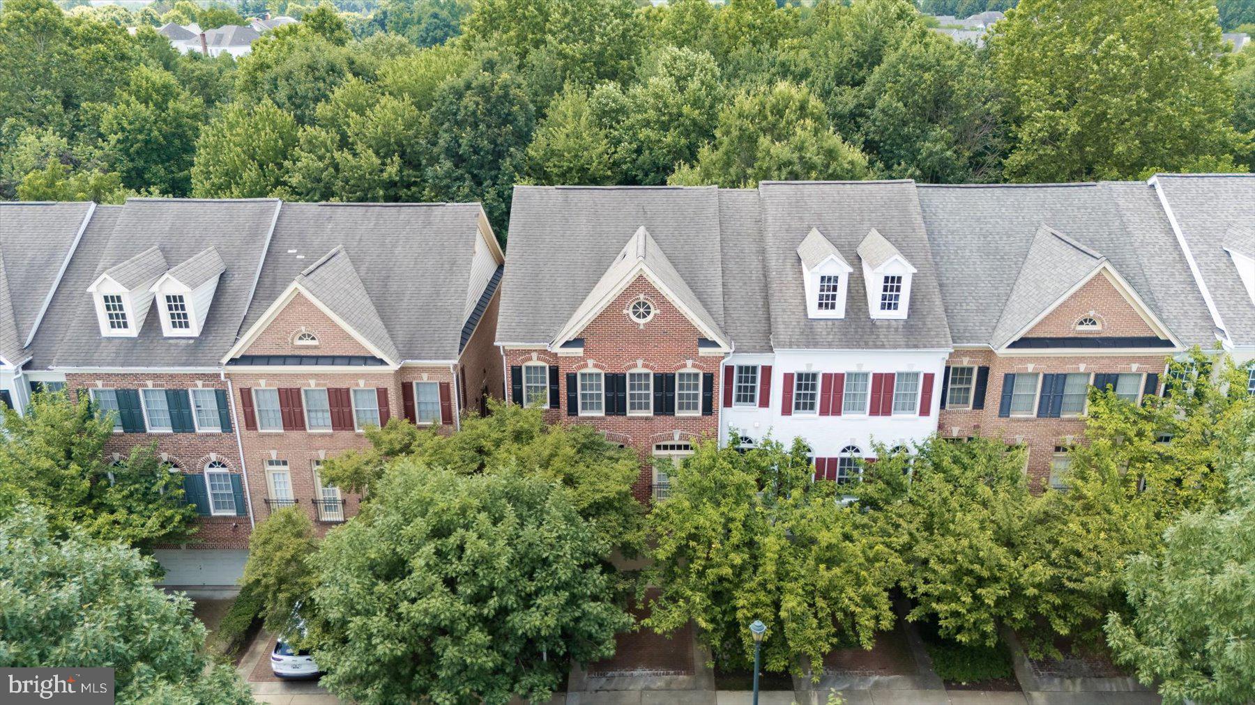 811 OAK KNOLL TERRACE