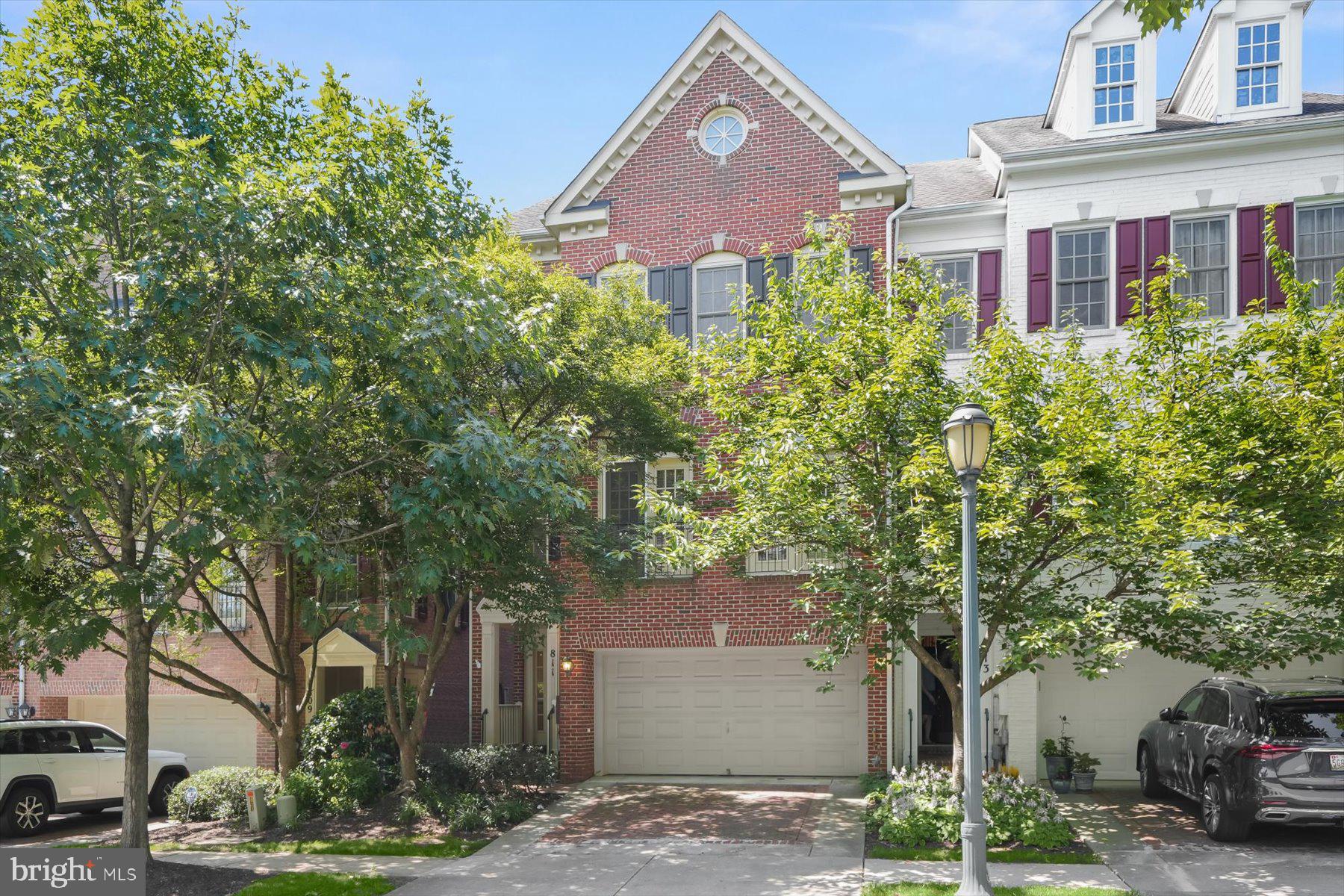 811 OAK KNOLL TERRACE