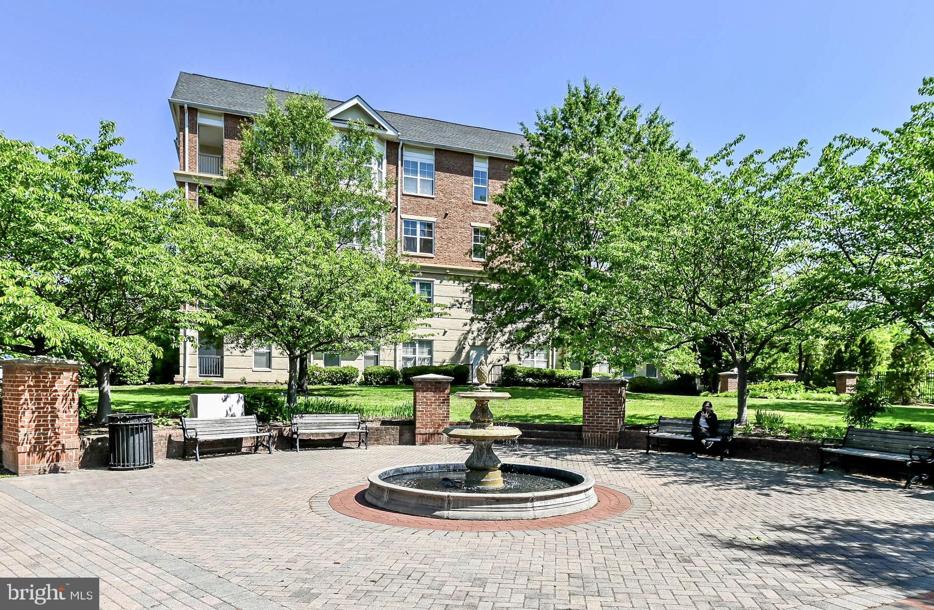 FORTNIGHTLY SQUARE - Residential