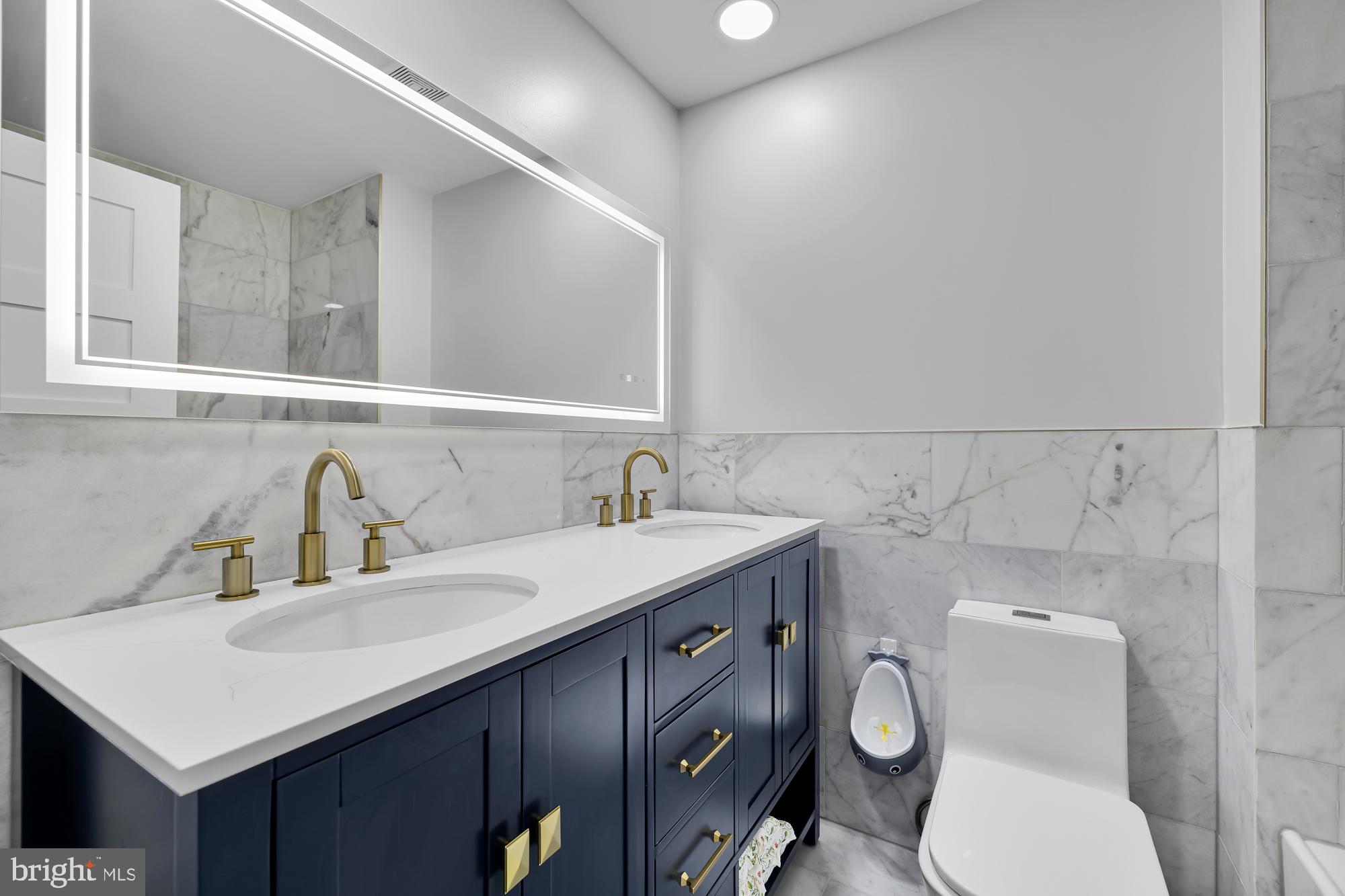 LILLIAN COURT AT TYSONS 11 - Residential Lease