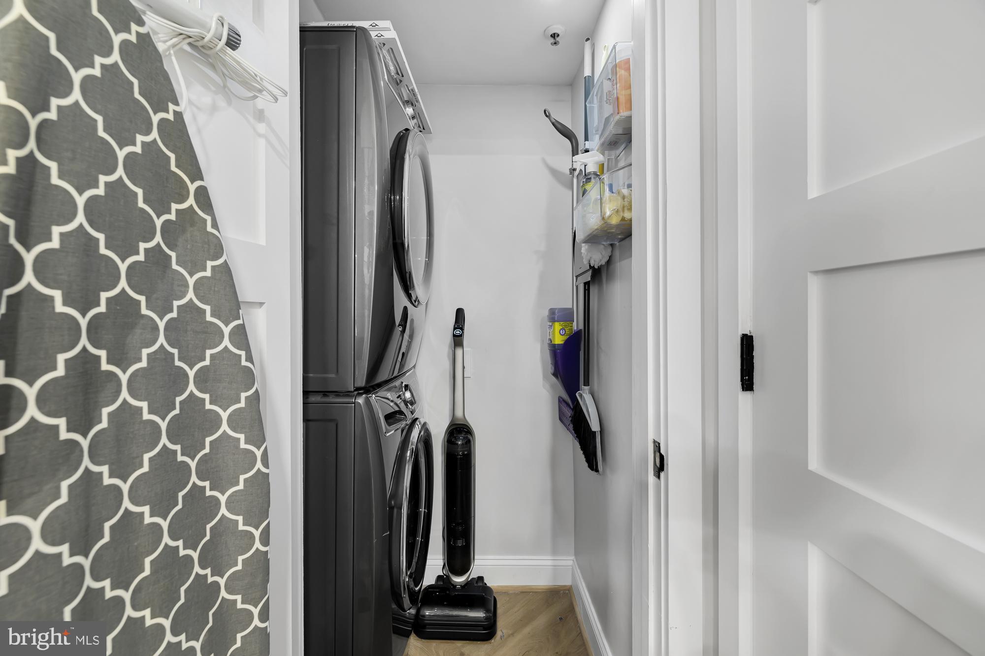 LILLIAN COURT AT TYSONS 11 - Residential Lease