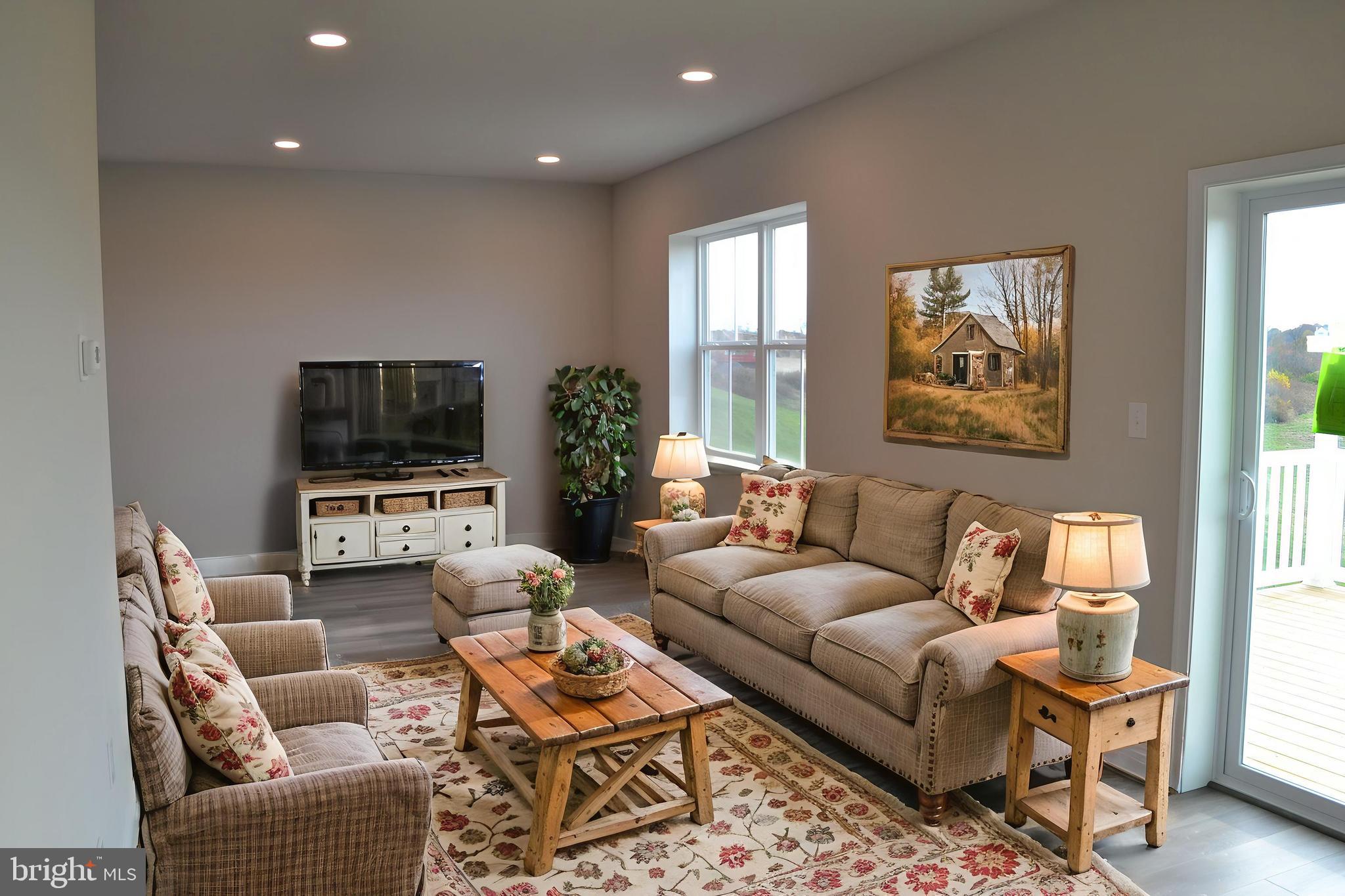 MCINTOSH FARMS - Residential