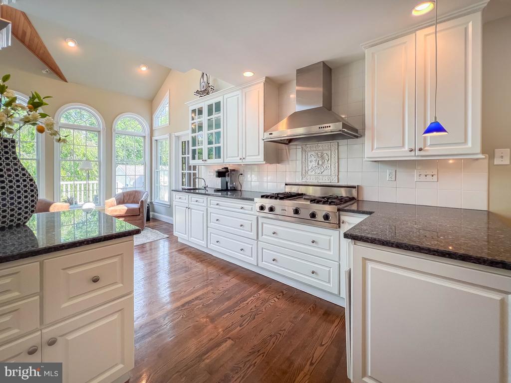 LAKEVIEW ESTS - Residential