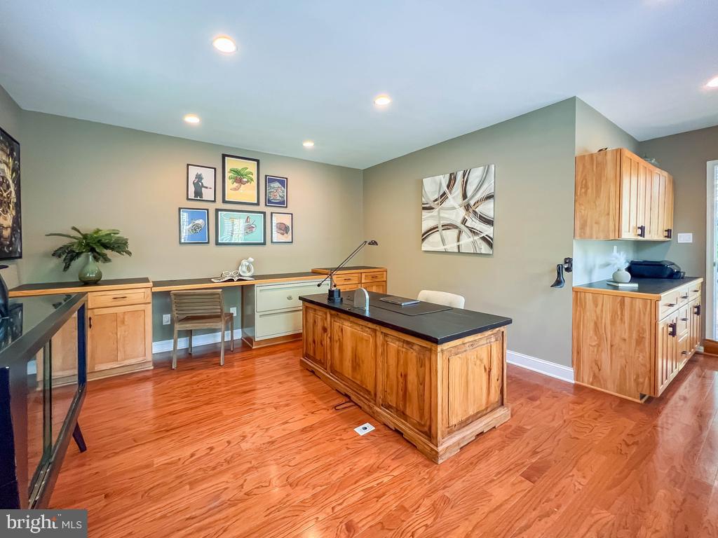 LAKEVIEW ESTS - Residential