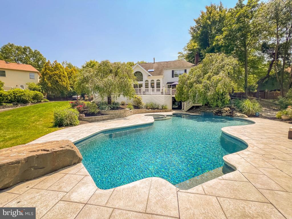 LAKEVIEW ESTS - Residential