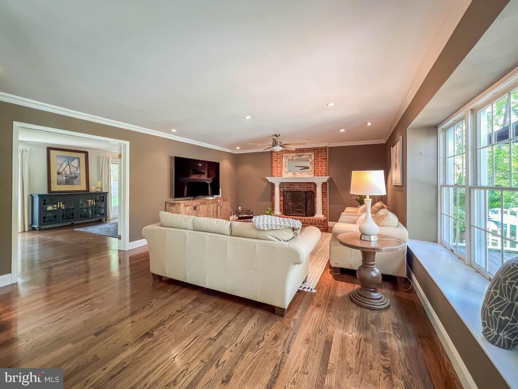 LAKEVIEW ESTS - Residential