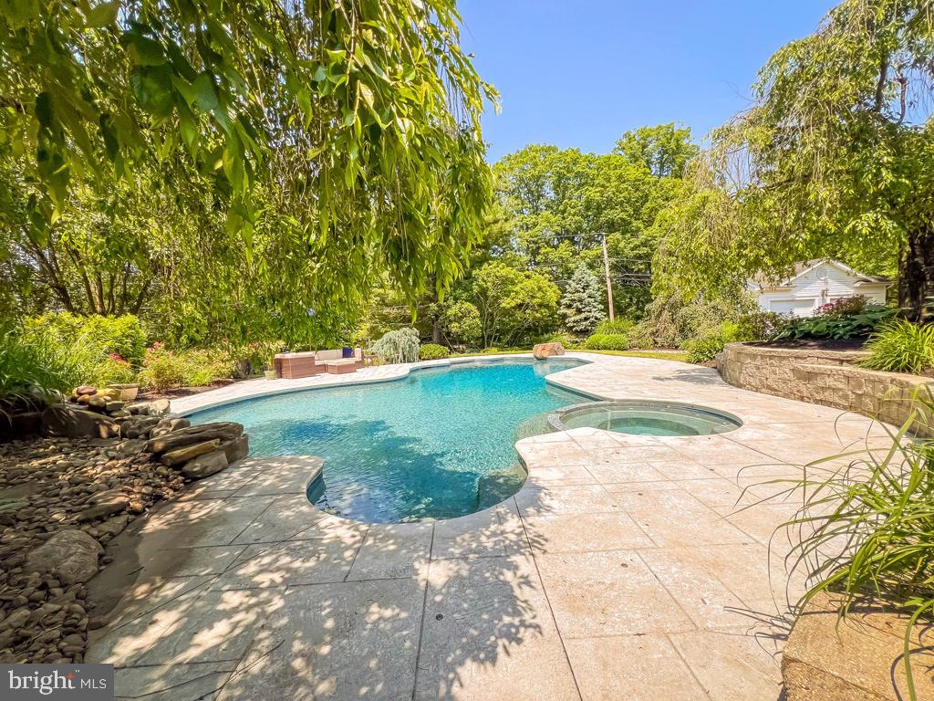 LAKEVIEW ESTS - Residential