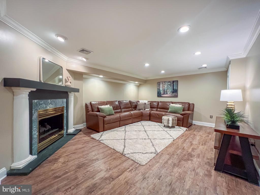 LAKEVIEW ESTS - Residential