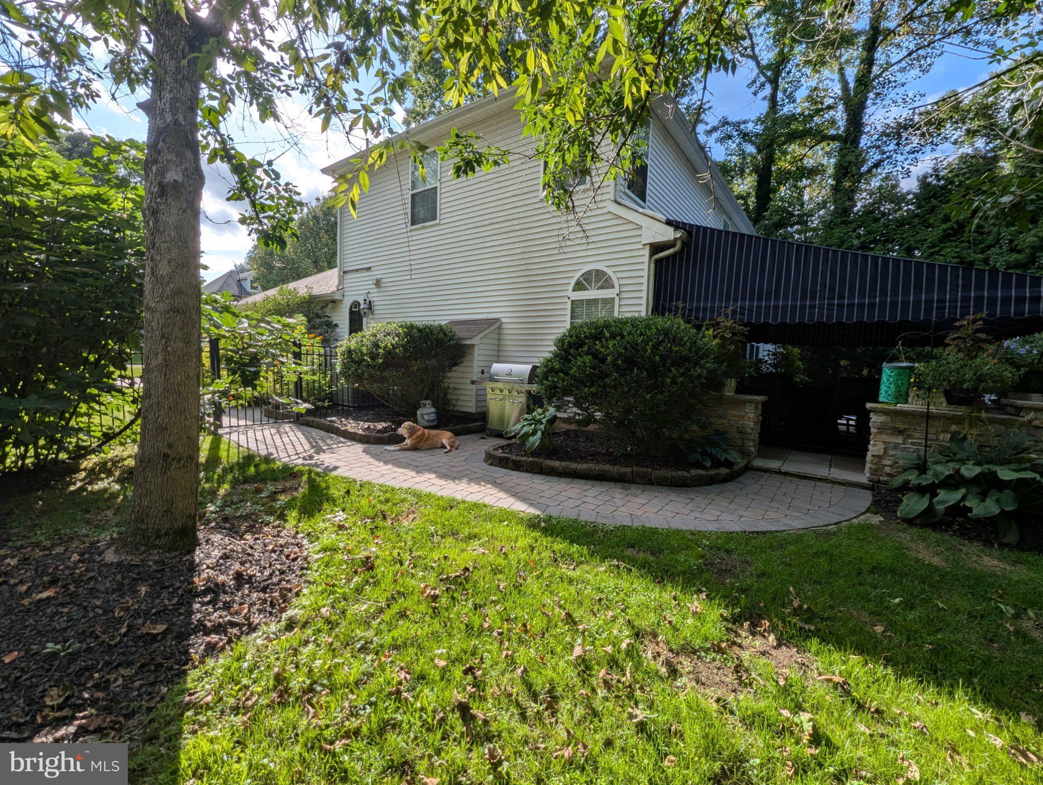 15 RAVENSWOOD WAY