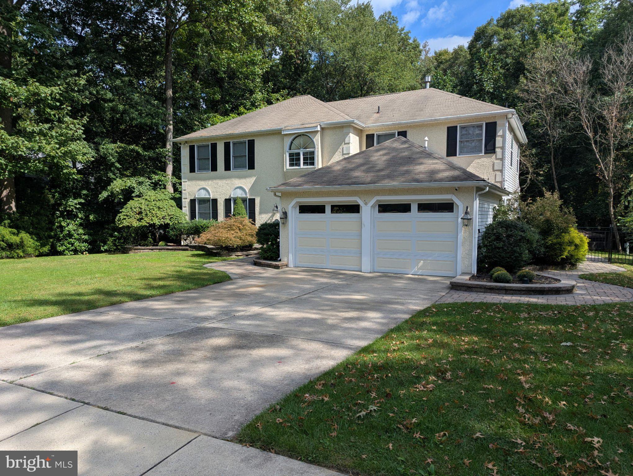 15 RAVENSWOOD WAY