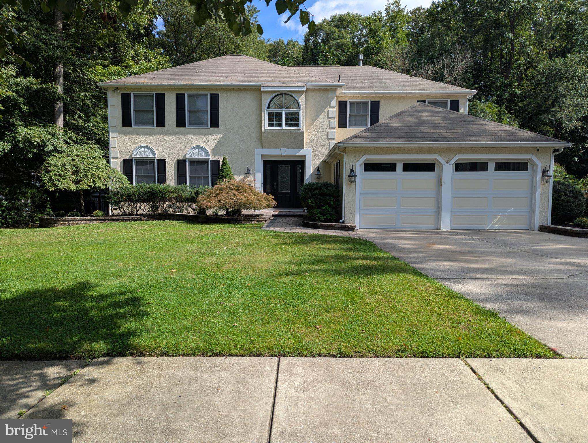 15 RAVENSWOOD WAY