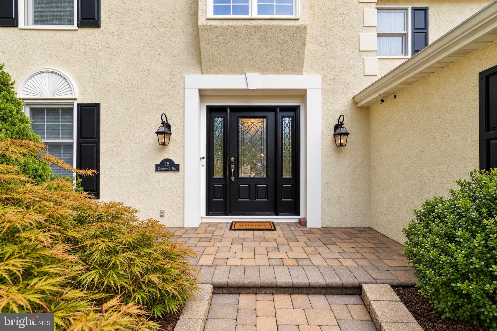 15 RAVENSWOOD WAY
