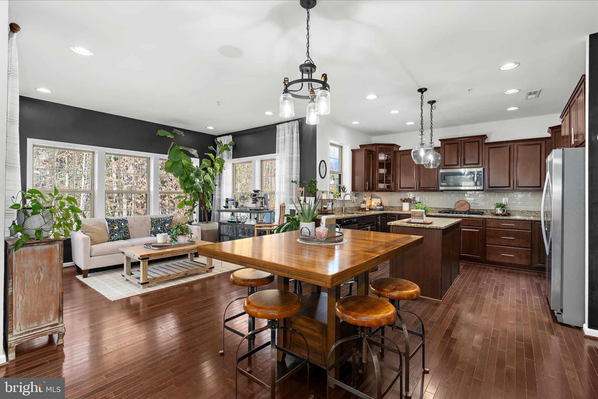 7585 HOLLY RIDGE DRIVE