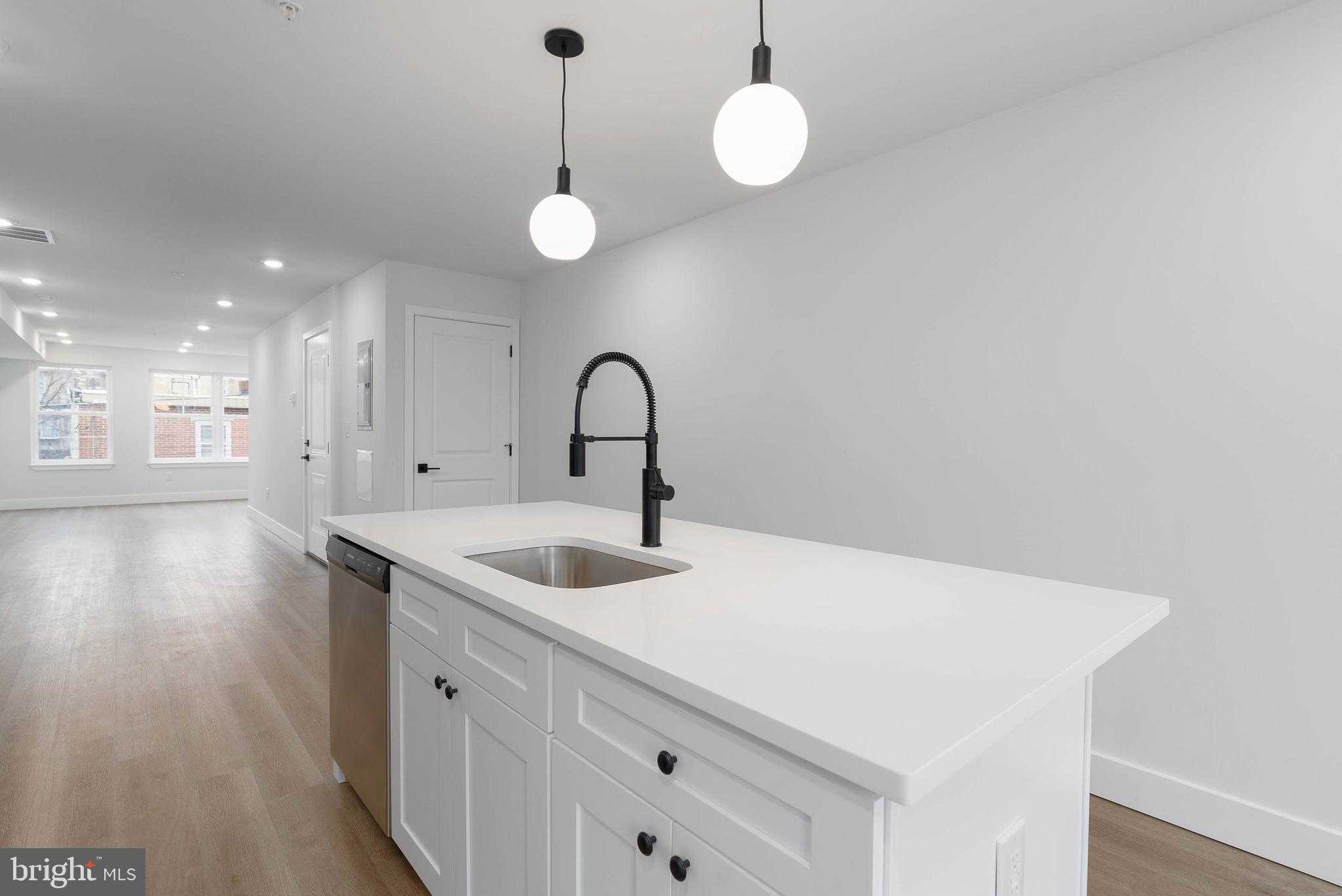 KENSINGTON - Residential