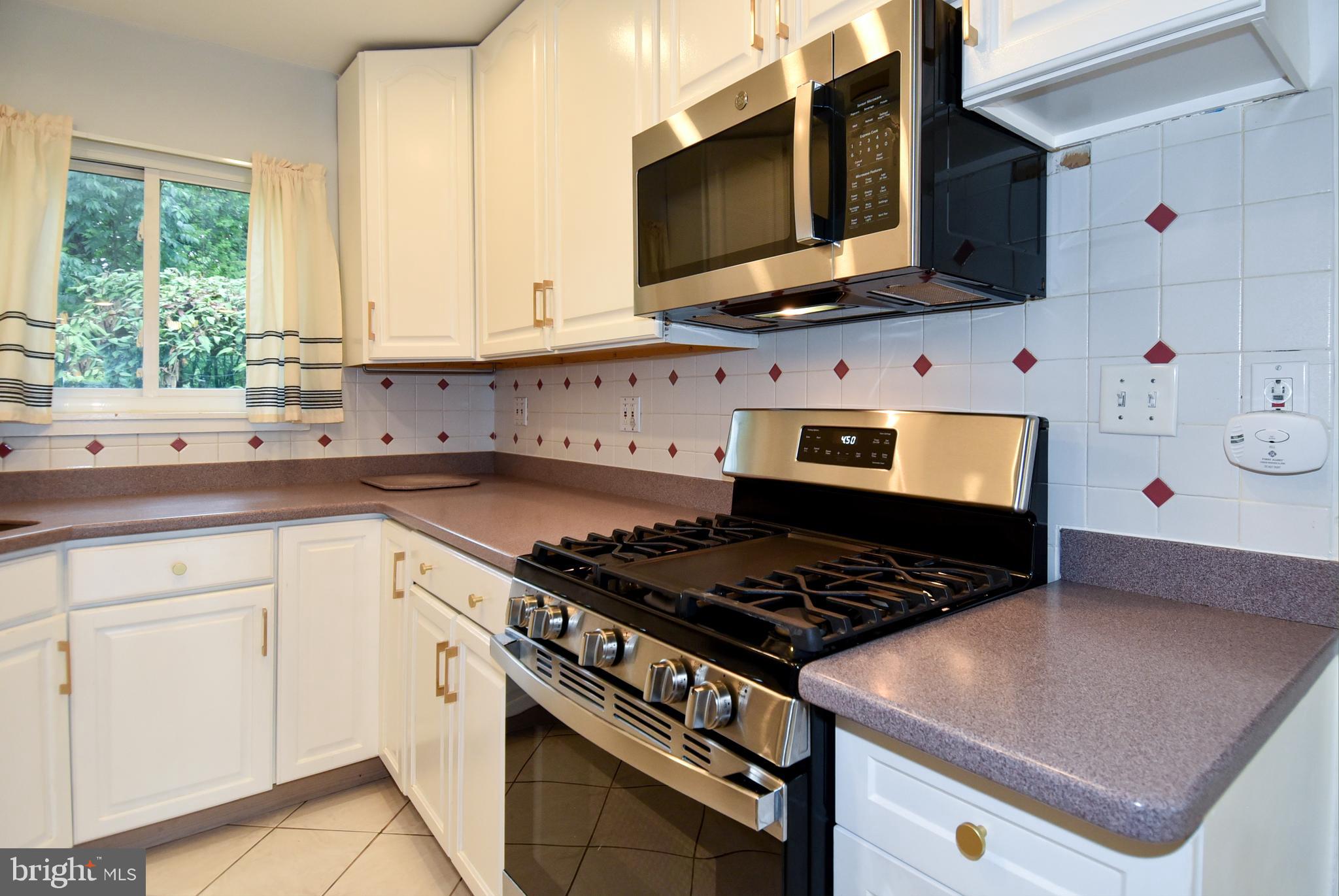 MONTGOMERY CENTURY - Residential Lease