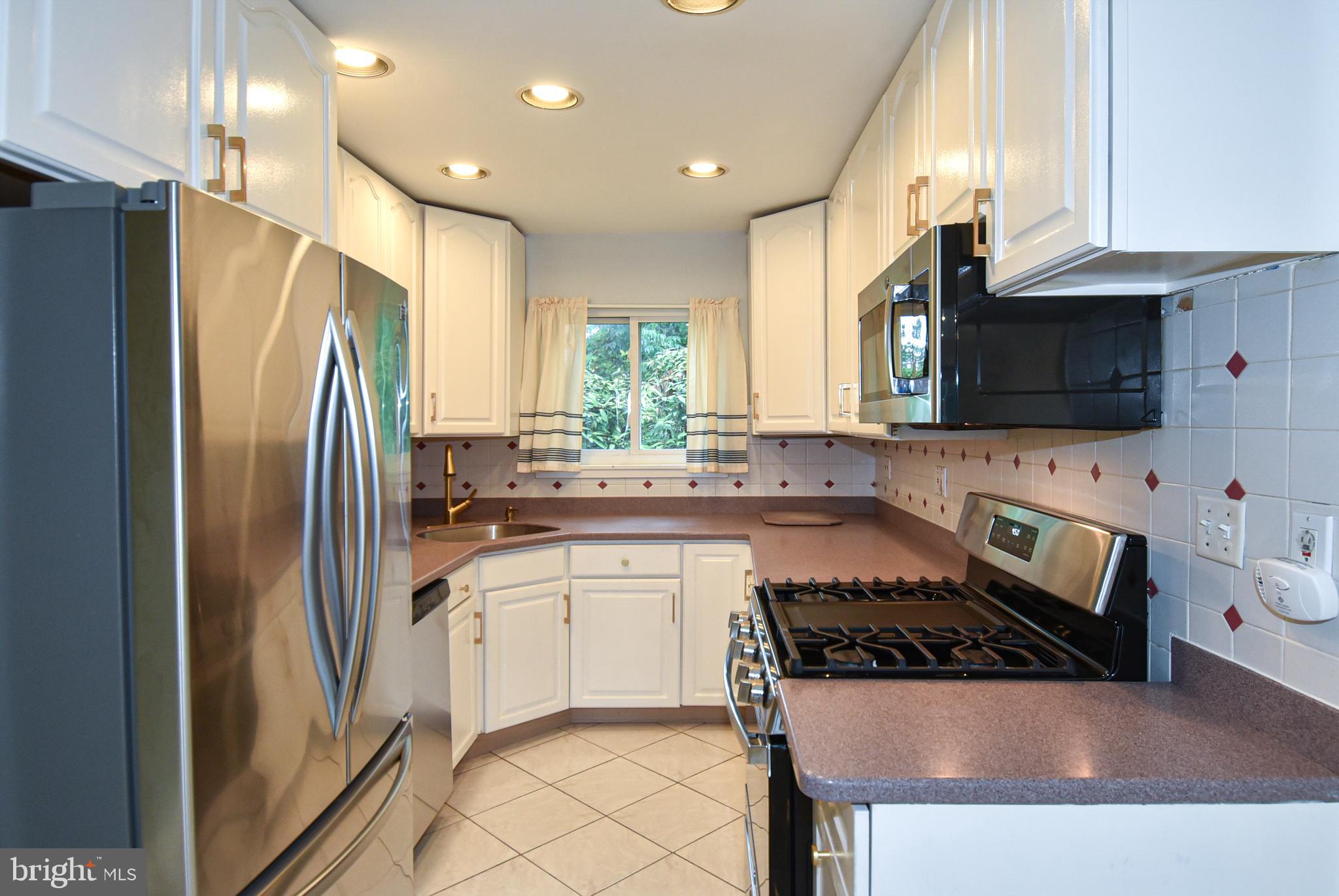 MONTGOMERY CENTURY - Residential Lease