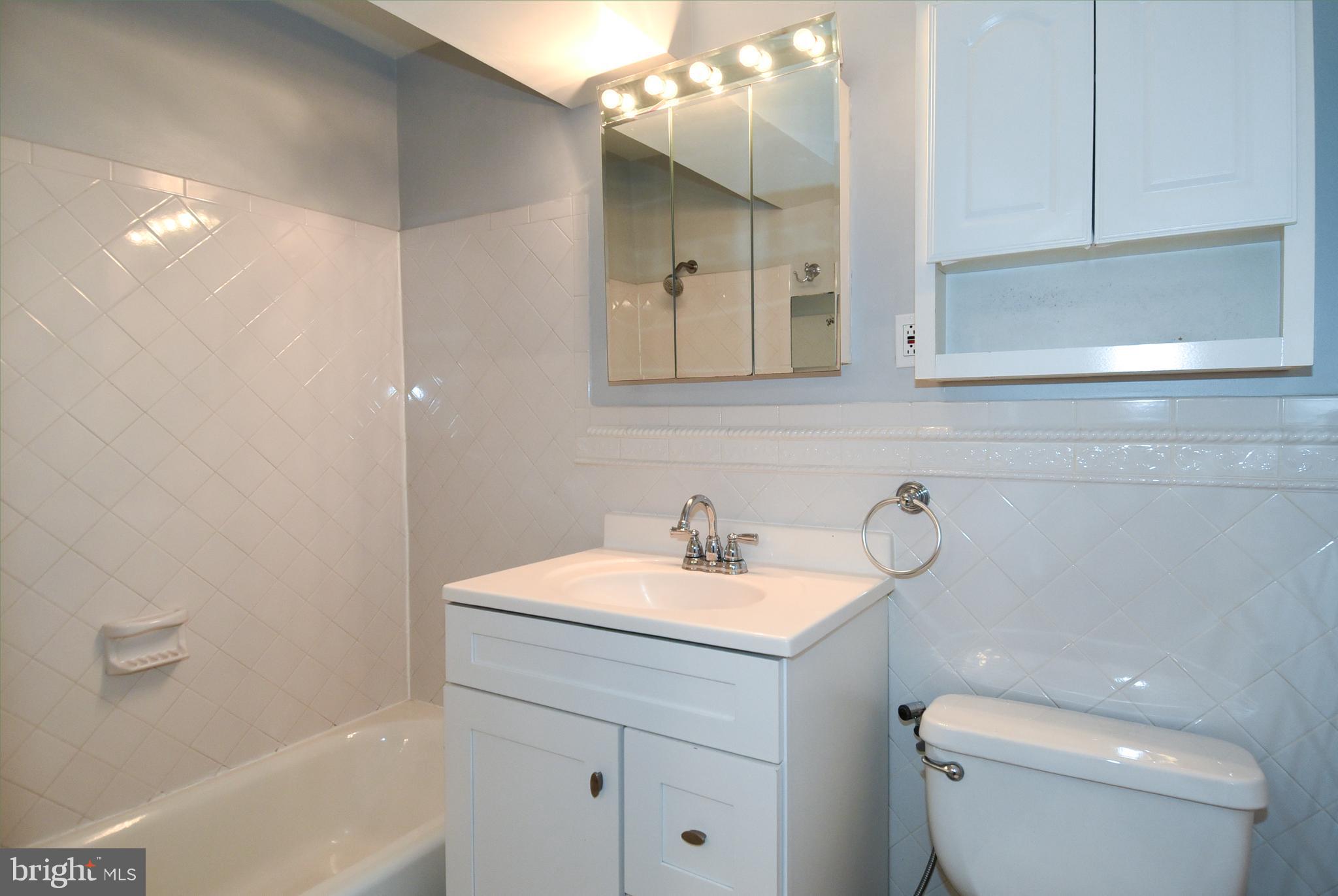 MONTGOMERY CENTURY - Residential Lease