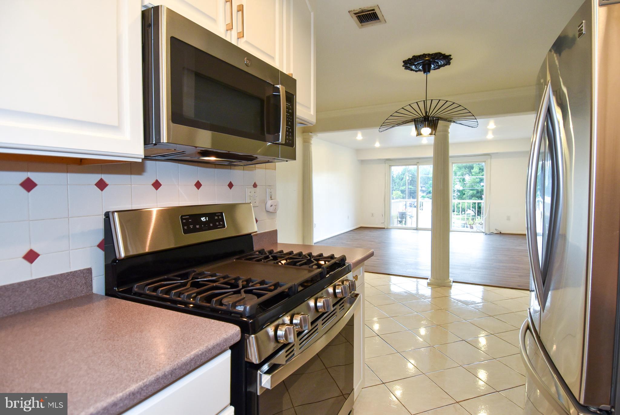 MONTGOMERY CENTURY - Residential Lease