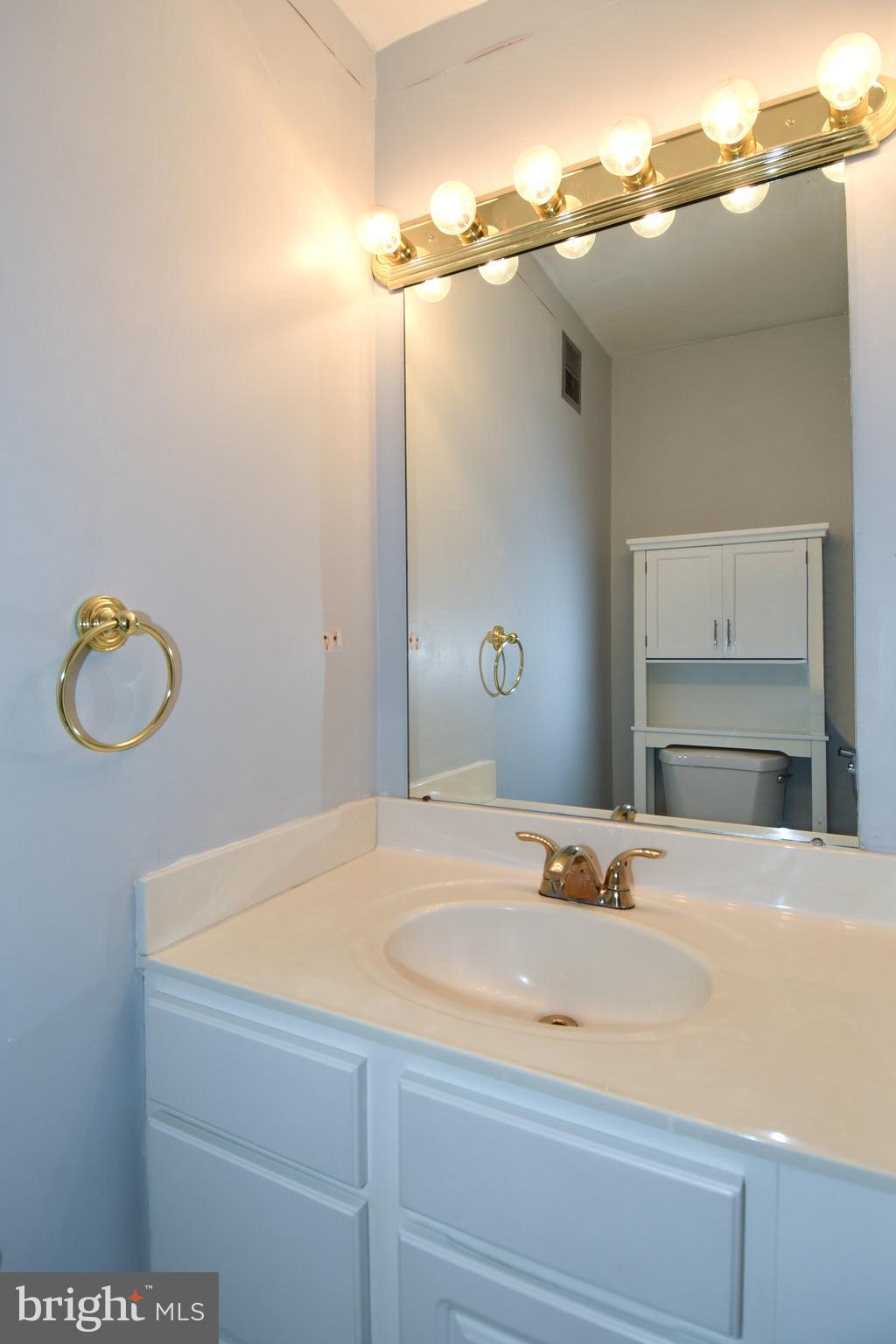 MONTGOMERY CENTURY - Residential Lease