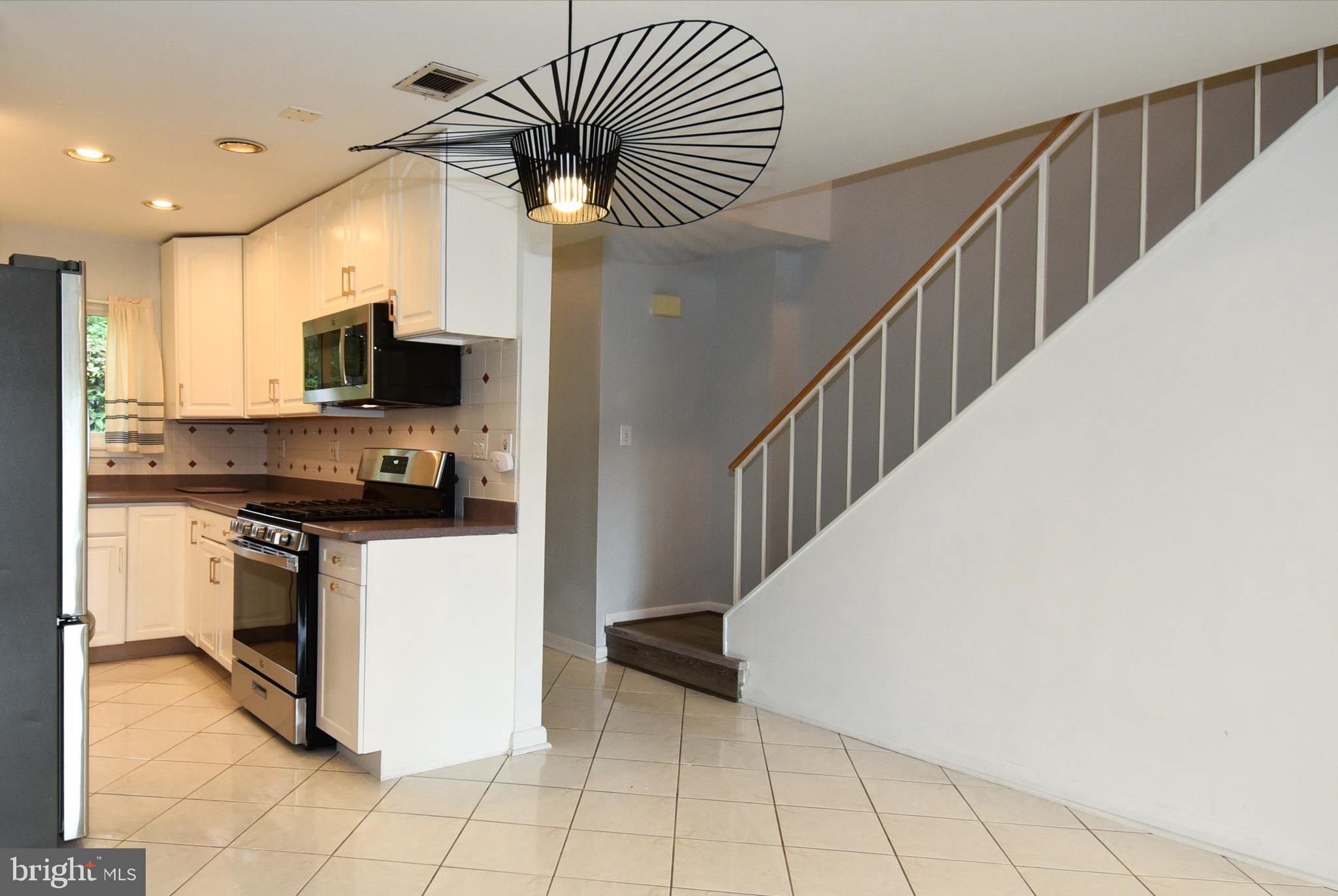 MONTGOMERY CENTURY - Residential Lease