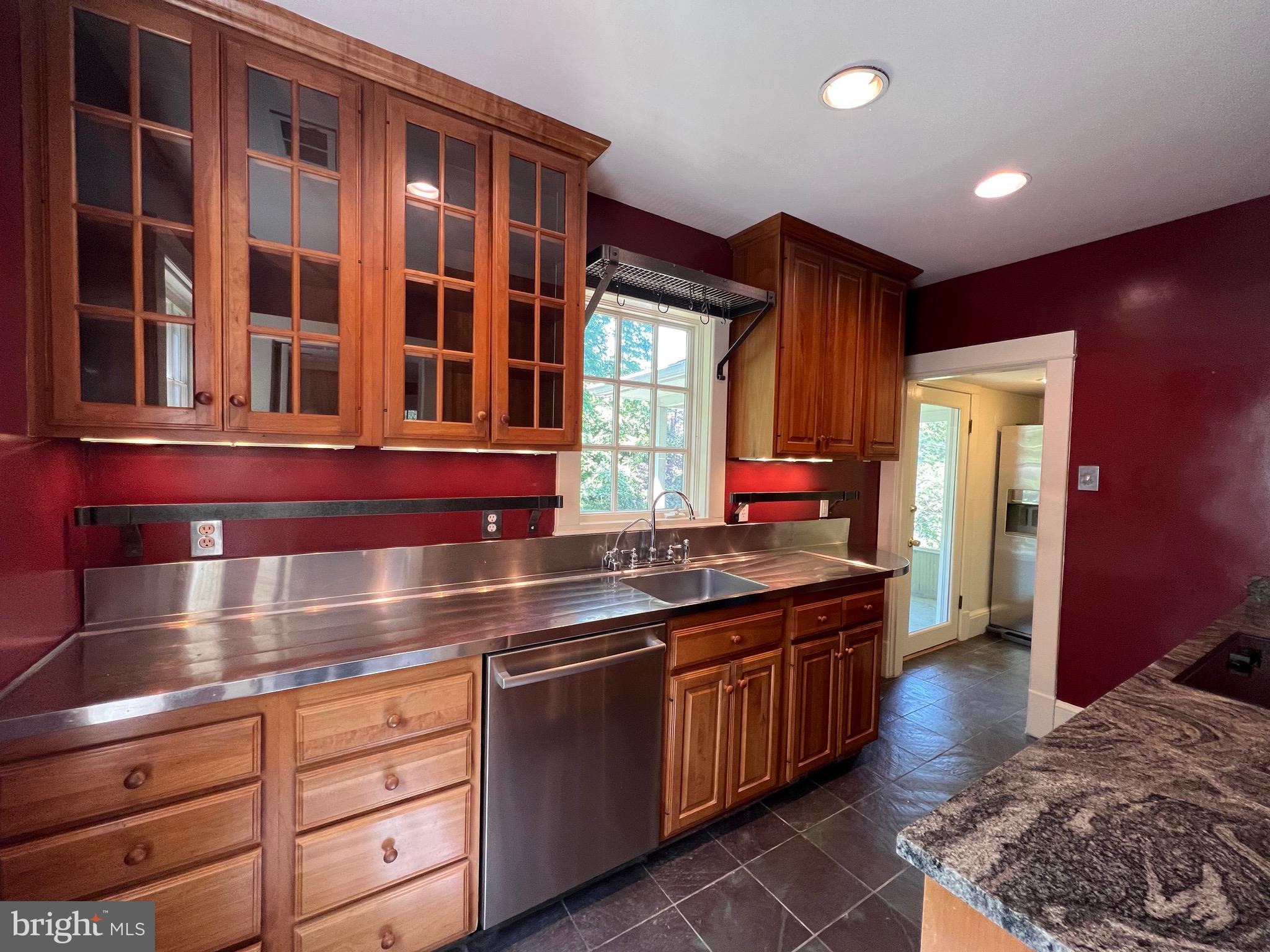 MONTICELLO PARK - Residential Lease