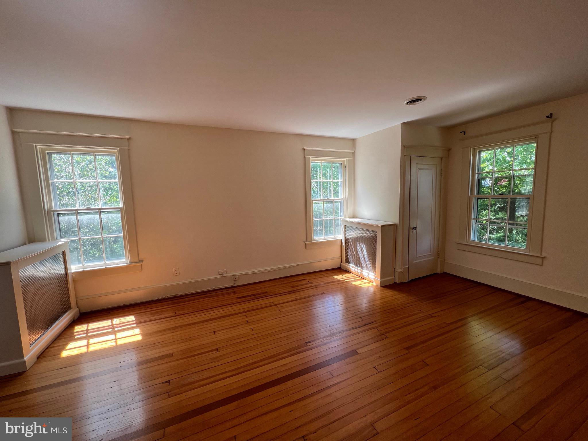 MONTICELLO PARK - Residential Lease