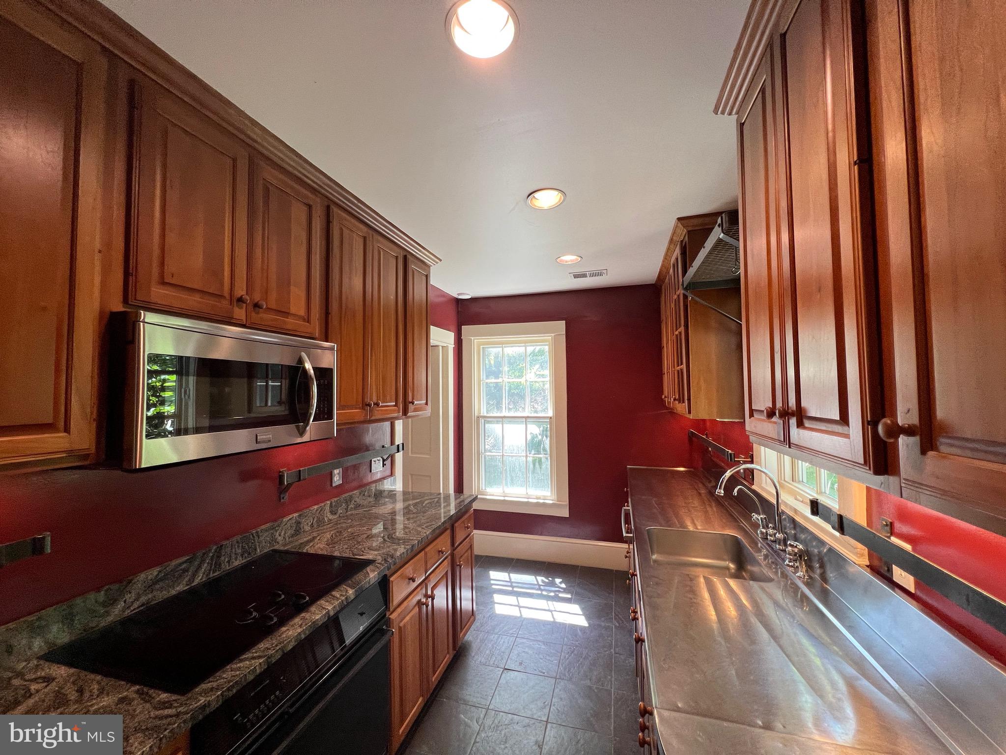 MONTICELLO PARK - Residential Lease